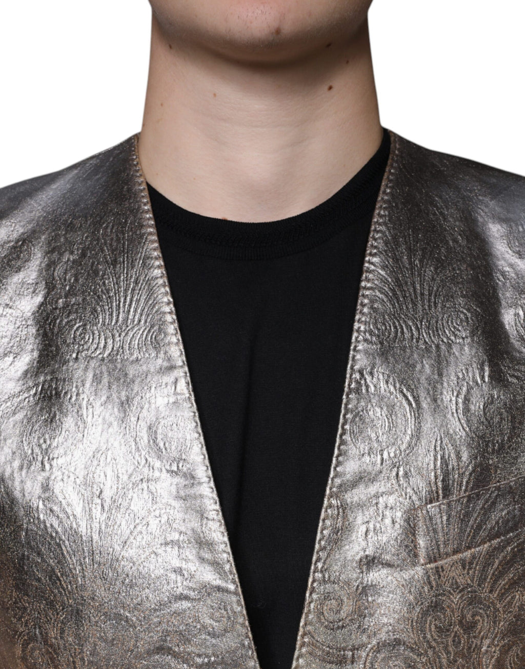 Veste blazer en jacquard doré à simple boutonnage de Dolce & Gabbana, élégante et sophistiquée, visible en gros plan.