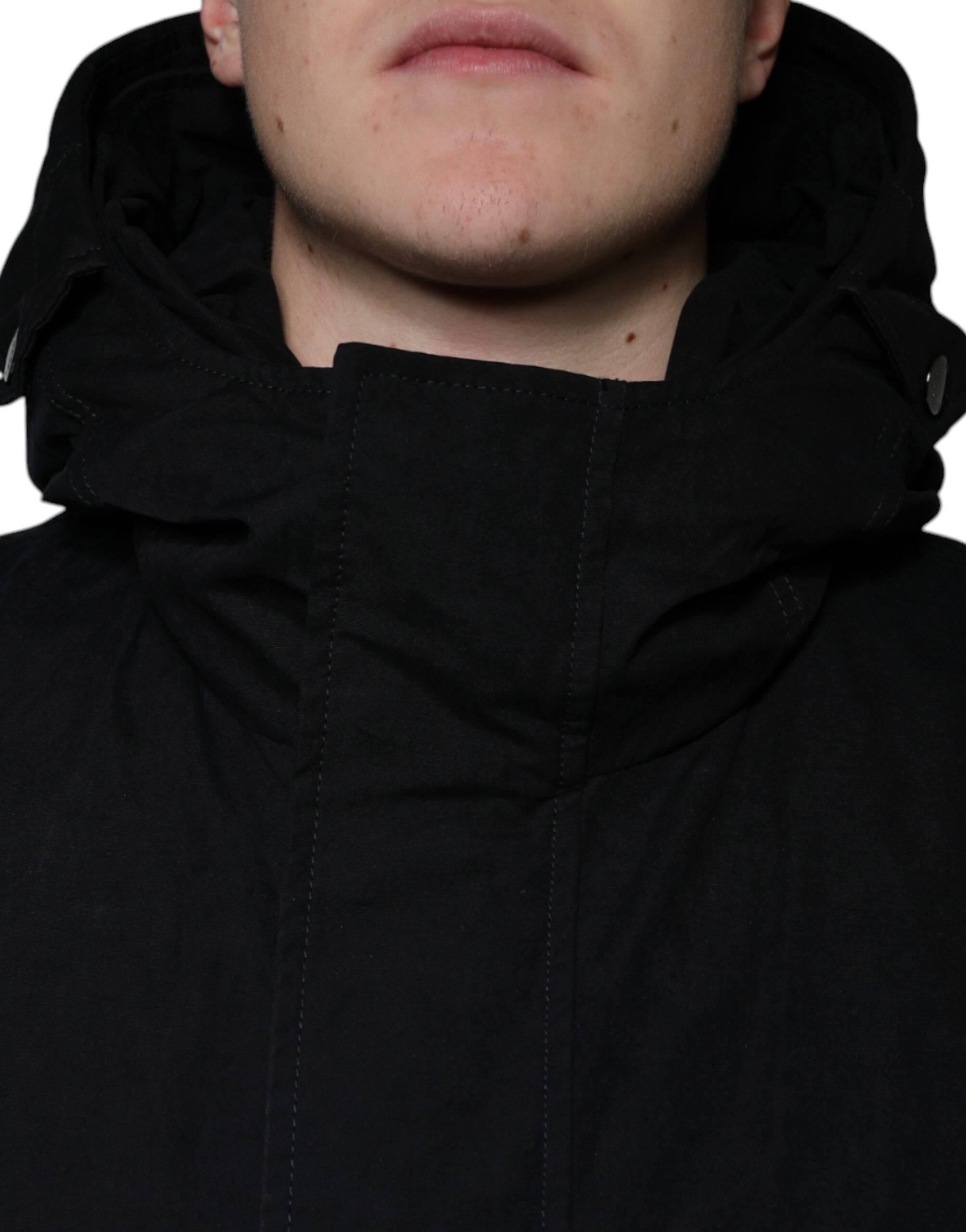 Doudoune noire Dolce & Gabbana avec capuche, manteau trench en coton, veste élégante et décontractée.