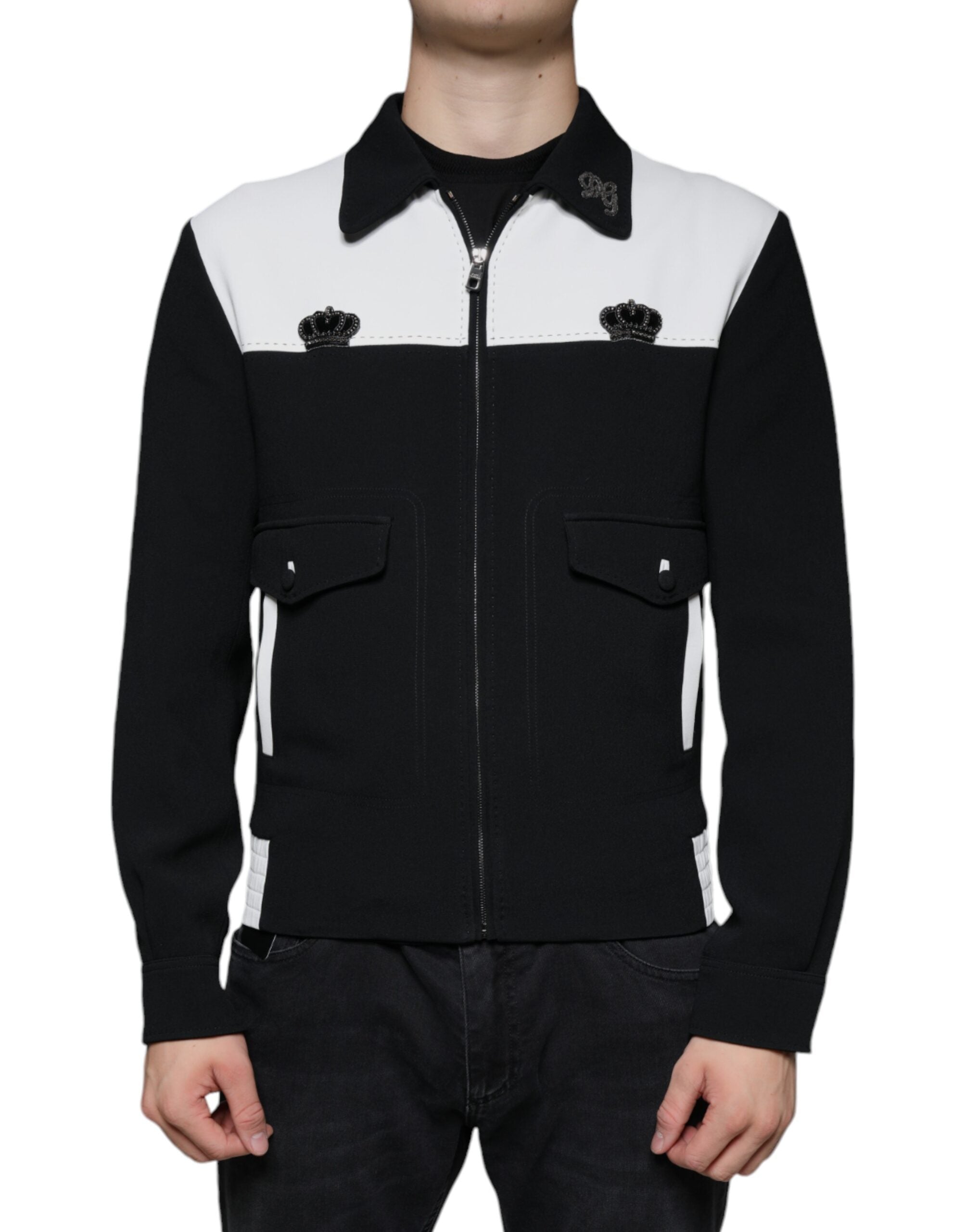 Veste Dolce & Gabbana noire et blanche avec fermeture éclair, logo DG et motif couronne sur le devant.