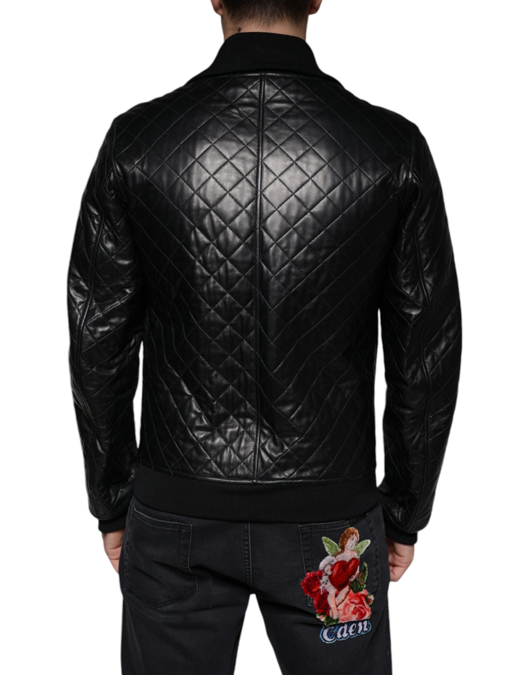 Veste zippée en cuir de veau noir Dolce & Gabbana avec motif matelassé, col haut et design élégant.