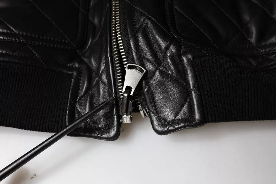 Veste noire en cuir de veau matelassé Dolce & Gabbana avec fermeture éclair complète, style élégant et sophistiqué.