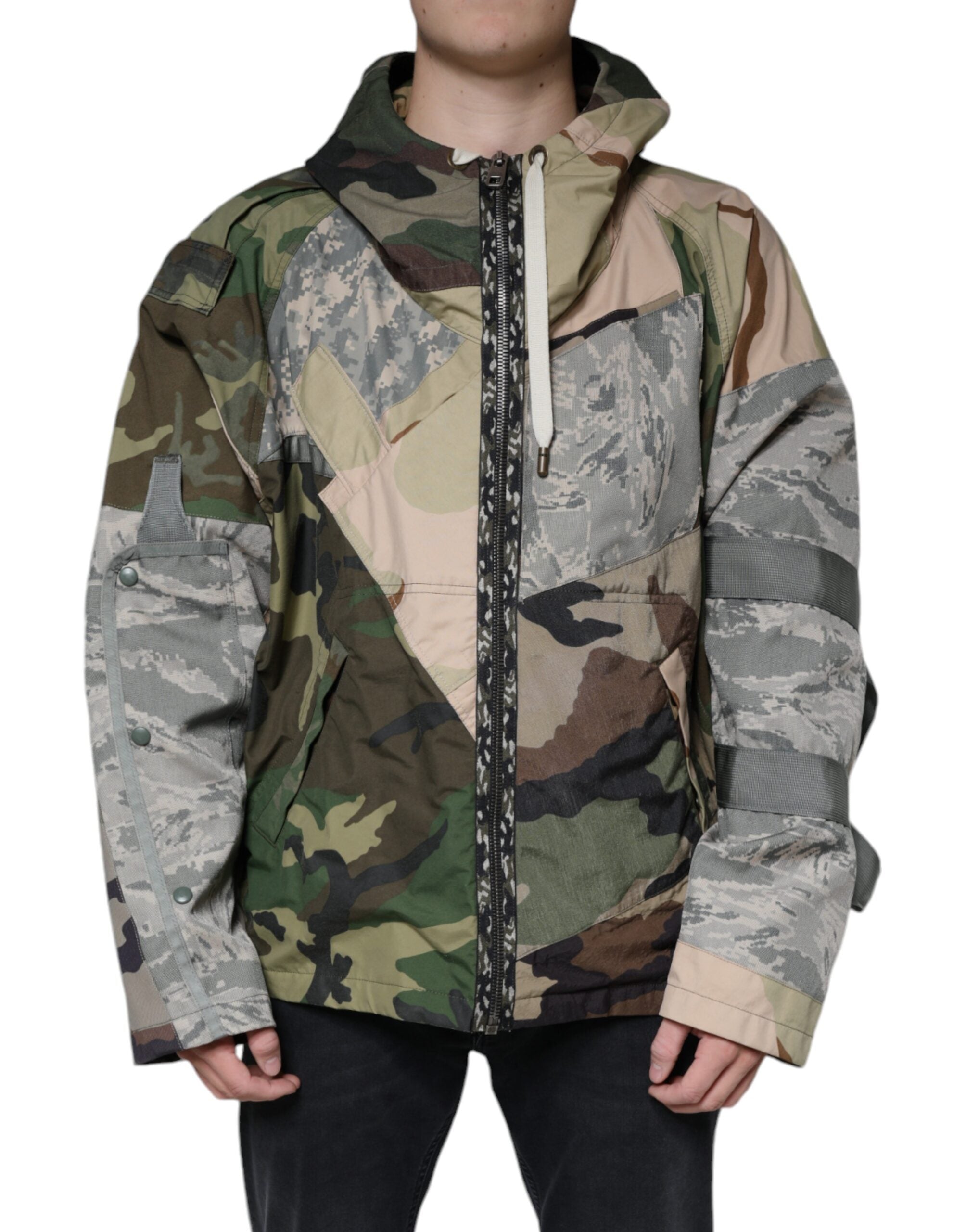Veste à capuche zippée Dolce & Gabbana à camouflage multicolore, fermeture éclair complète, look décontracté et tendance.