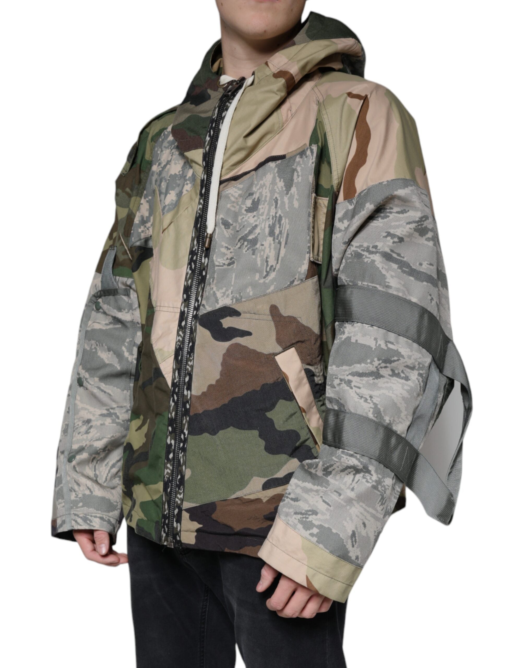 Veste à capuche zippée Dolce & Gabbana multicolore à motif camouflage, avec fermeture éclair avant et design tendance.