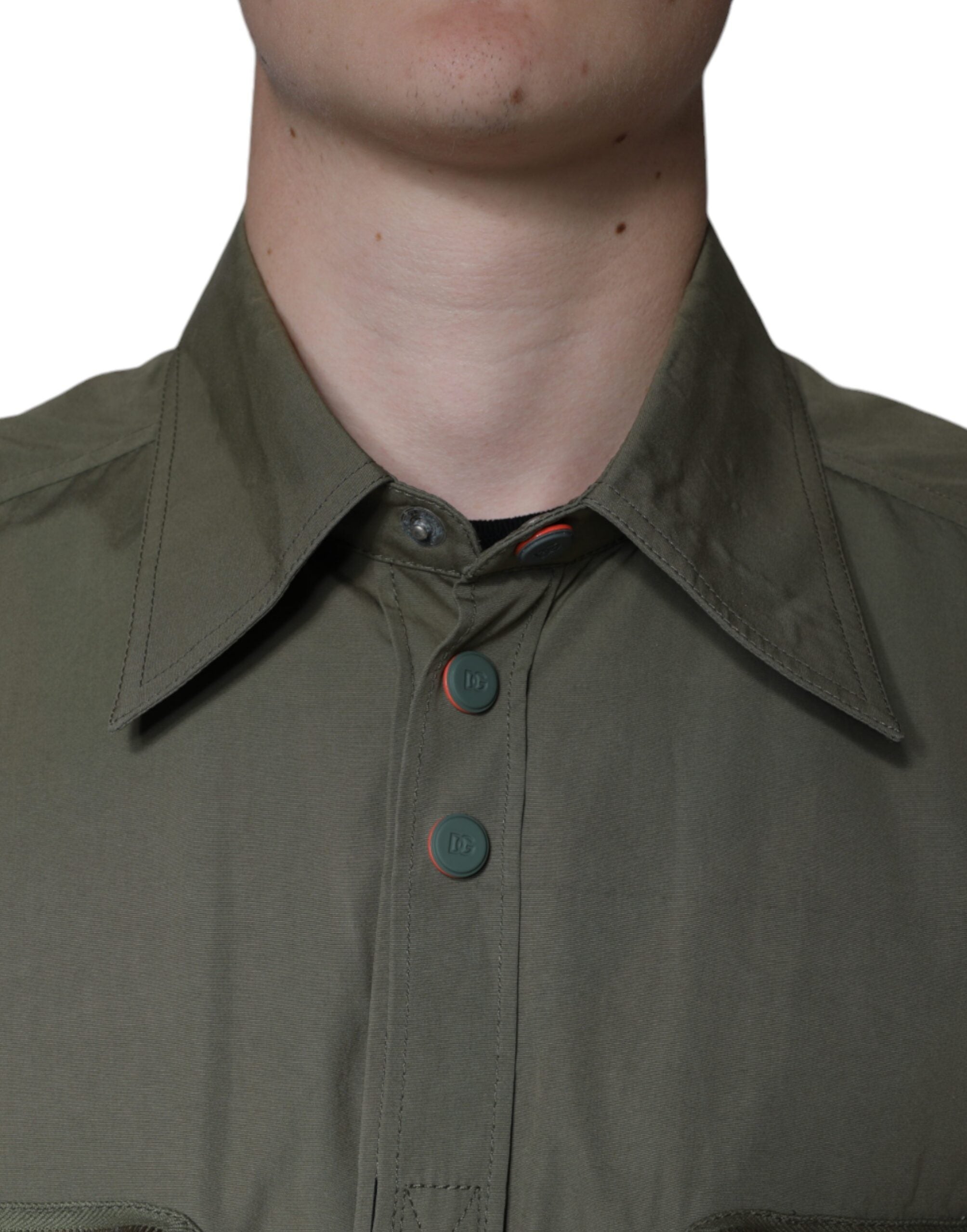 Manteau militaire en coton vert olive de Dolce & Gabbana avec col rabattable et coupe élégante.