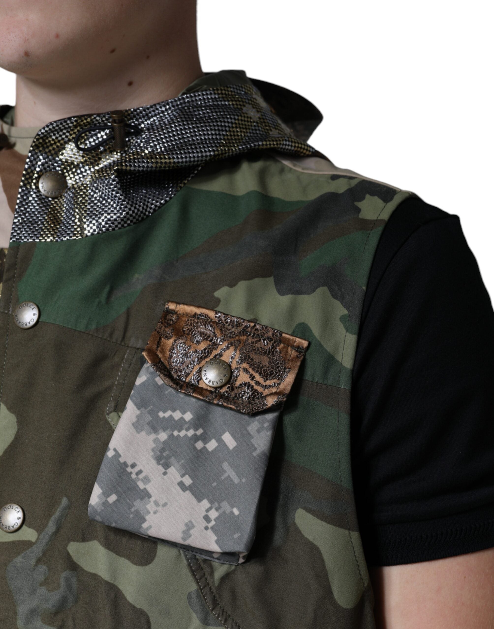 Gilet à capuche patchwork multicolore de Dolce & Gabbana, veste élégante en tissu coloré avec capuche ajustable.
