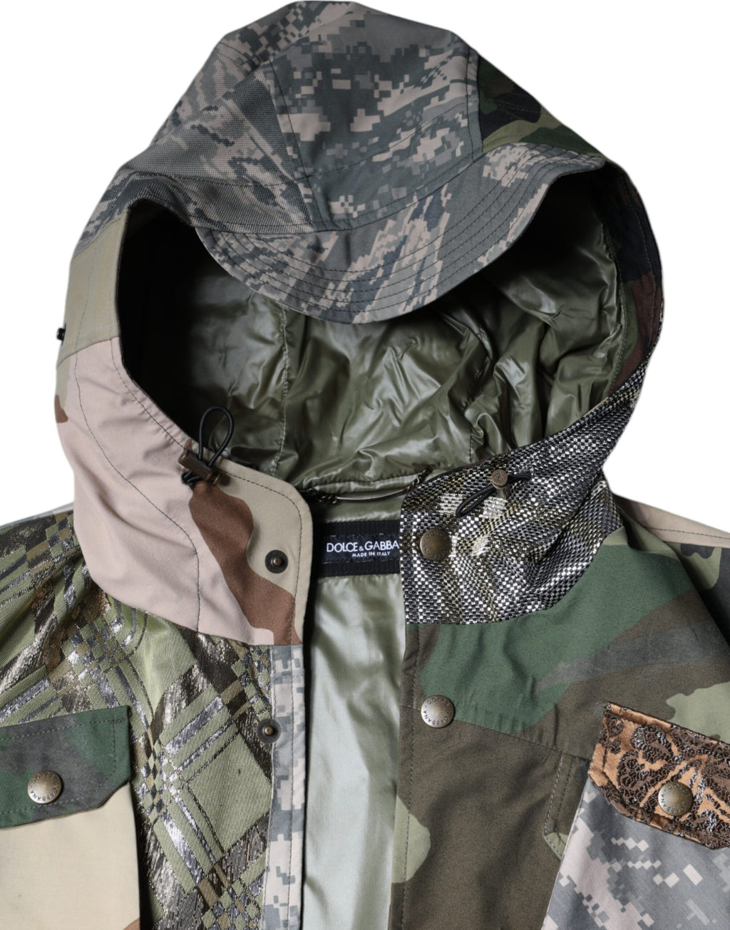 Veste sans manches Dolce & Gabbana à patchwork multicolore avec capuche, style mode élégant et tendance.