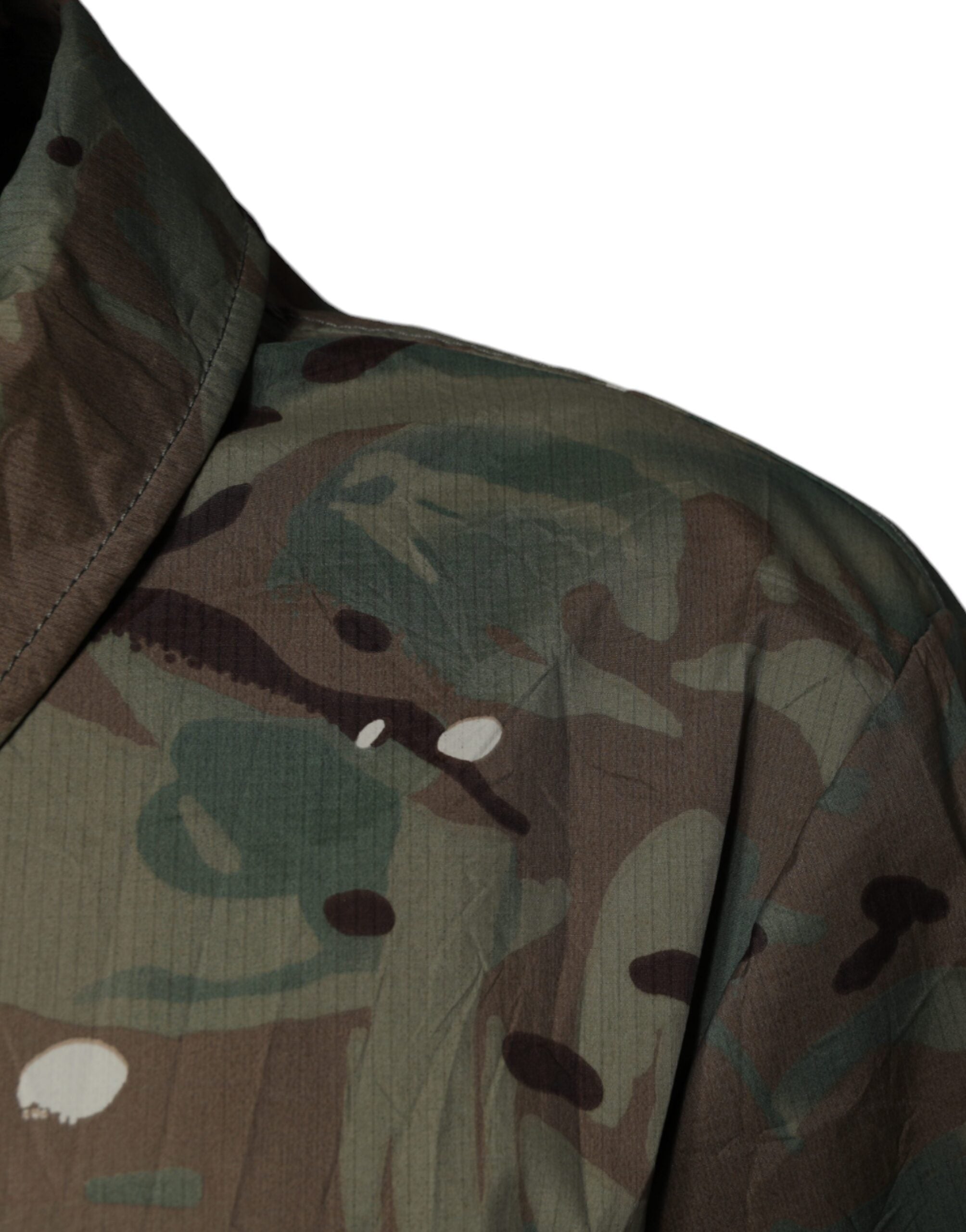 Manteau Dolce & Gabbana multicolore à motif camouflage avec col, veste élégante et tendance pour homme ou femme.