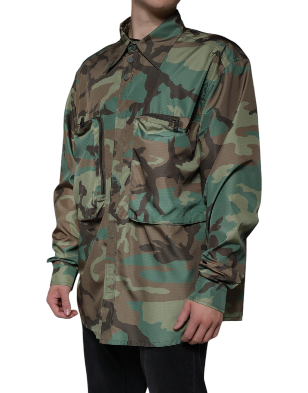 Chemise à manches longues Dolce & Gabbana à motif camouflage multicolore avec boutons, vue de face.