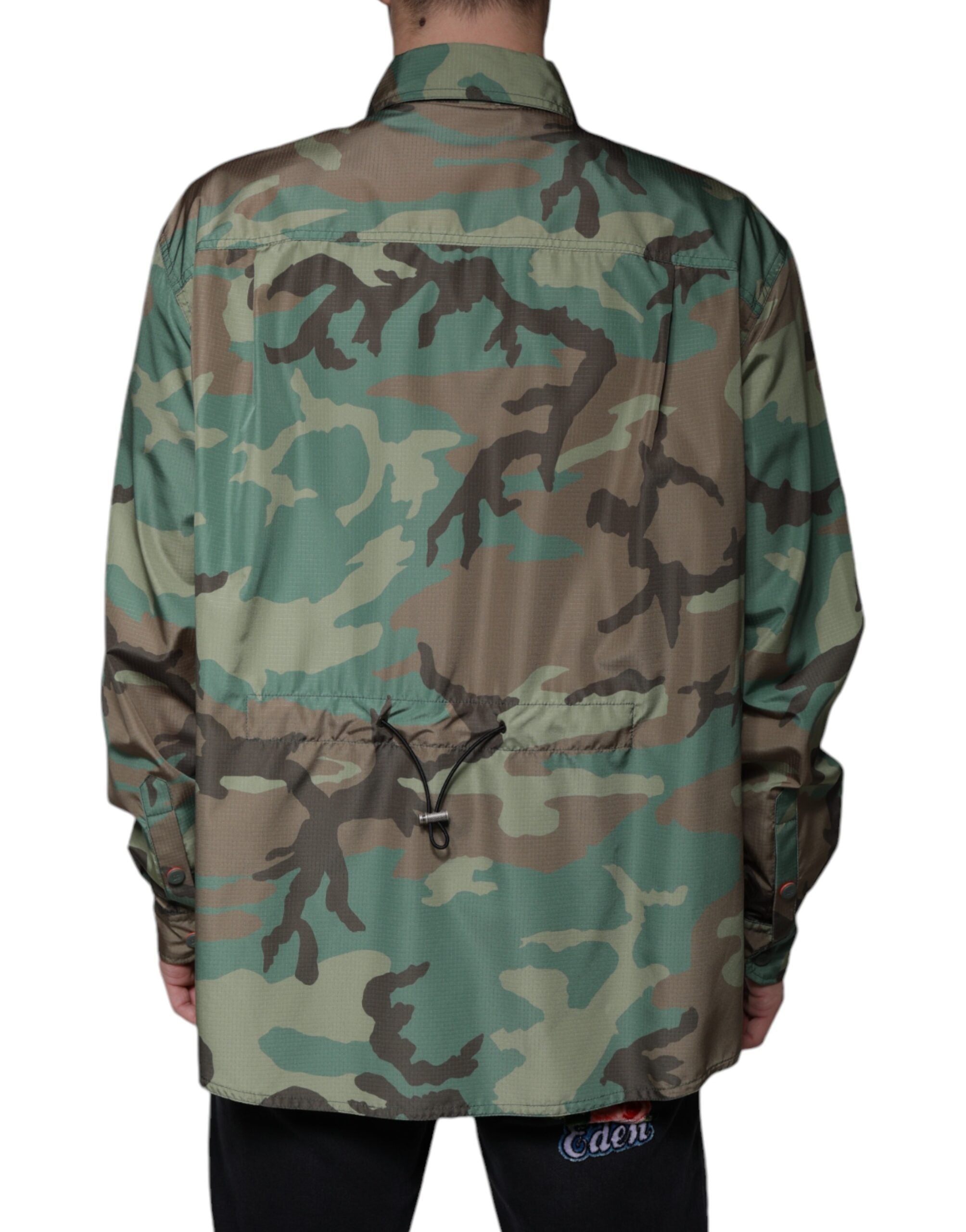 Chemise à manches longues Dolce & Gabbana à motif camouflage multicolore avec boutons, vue de face.