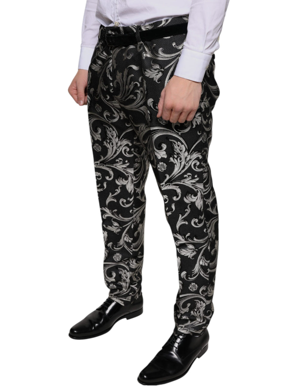 Pantalon skinny en jacquard noir de Dolce & Gabbana, style élégant et ajusté, visible en détail dans cette image.