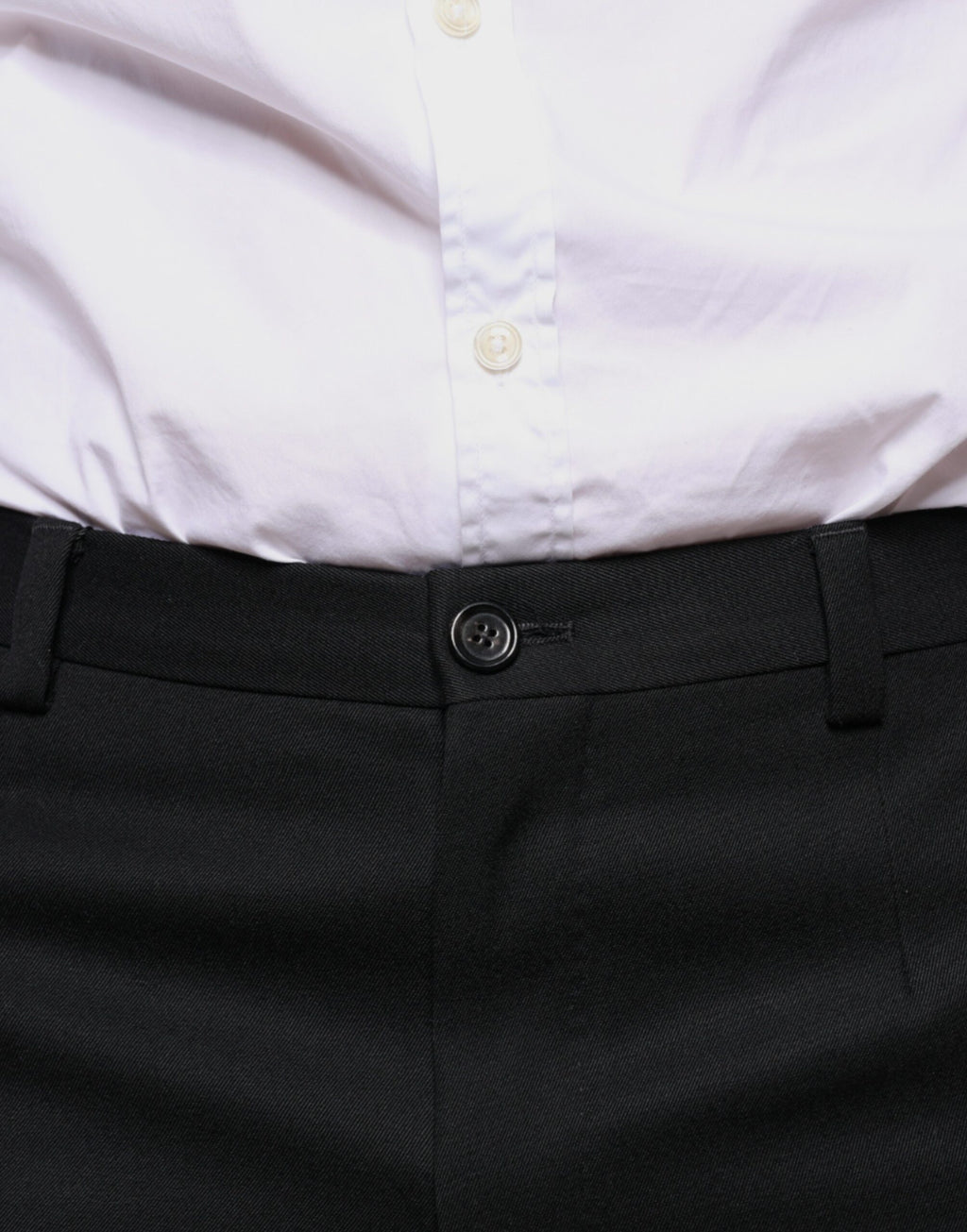 Pantalon homme skinny en laine noire de Dolce & Gabbana, élégance moderne et coupe ajustée pour un style sophistiqué.