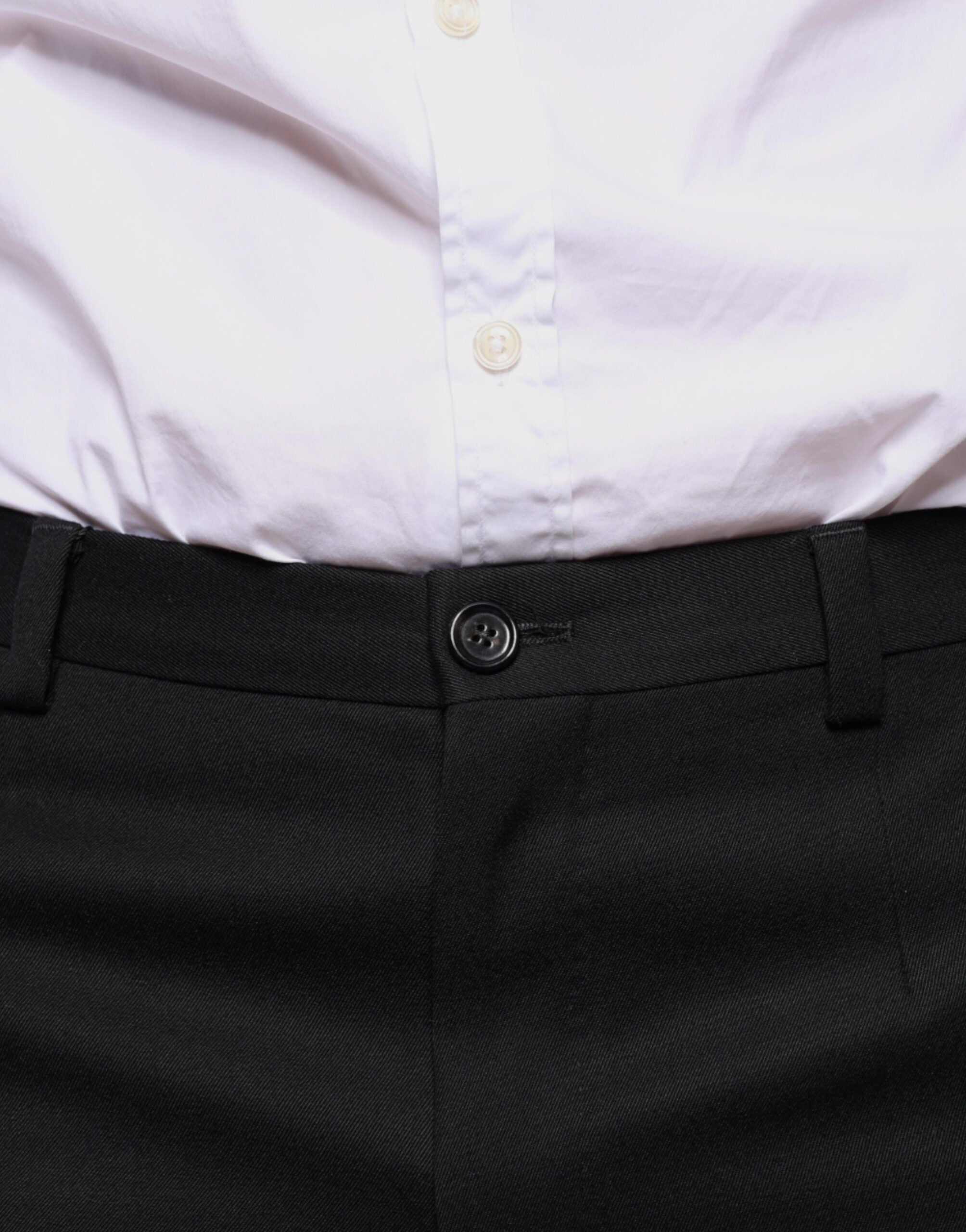 Pantalon homme skinny en laine noire de Dolce & Gabbana, élégance moderne et coupe ajustée pour un style sophistiqué.