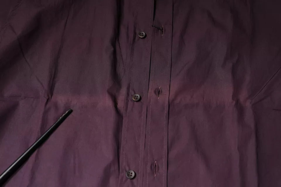Chemise formelle pour homme Dolce & Gabbana Dark Violet en coton avec détails dorés, élégante et sophistiquée.