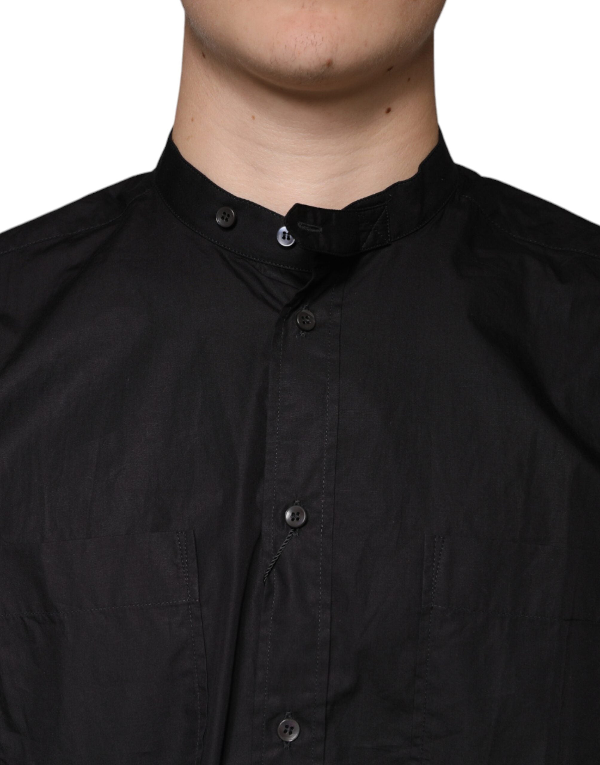Chemise décontractée noire Dolce & Gabbana en coton avec boutons, pour homme, vue de face sur un mannequin.