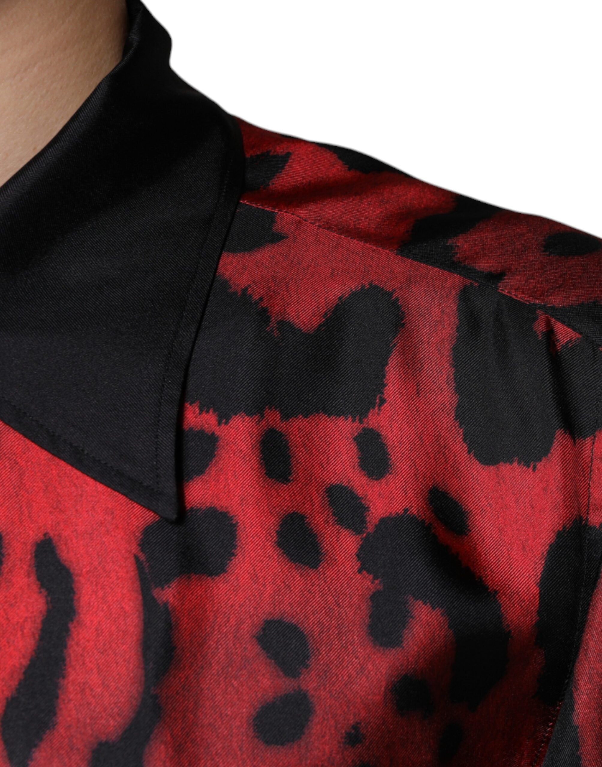 Chemise décontractée en soie à boutons Dolce & Gabbana à motif léopard rouge, style élégant et confortable.