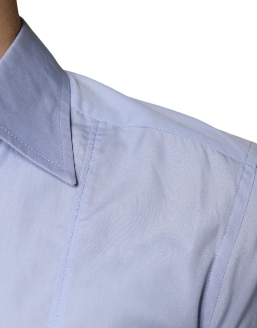Chemise homme formelle en coton Dolce & Gabbana Light Blue, style élégant et classique, vue de face sur fond neutre.