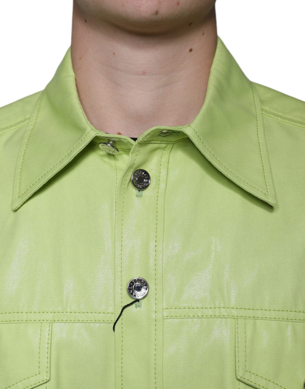 Chemise pour homme en coton vert Dolce & Gabbana avec col et boutons, vue de face.