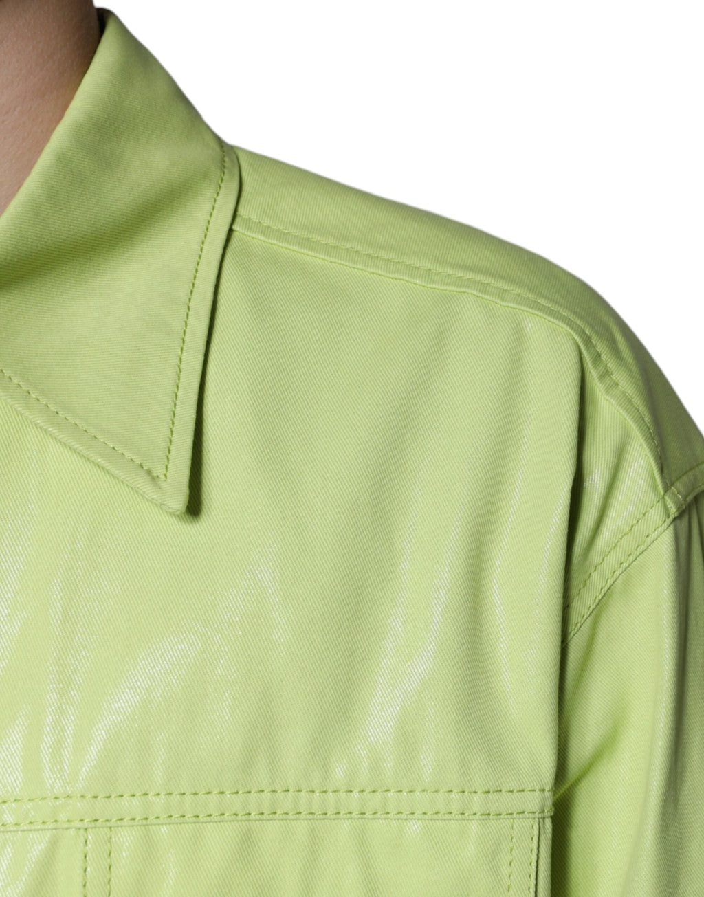Chemise homme en coton vert Dolce & Gabbana avec col et boutons, vue de face.