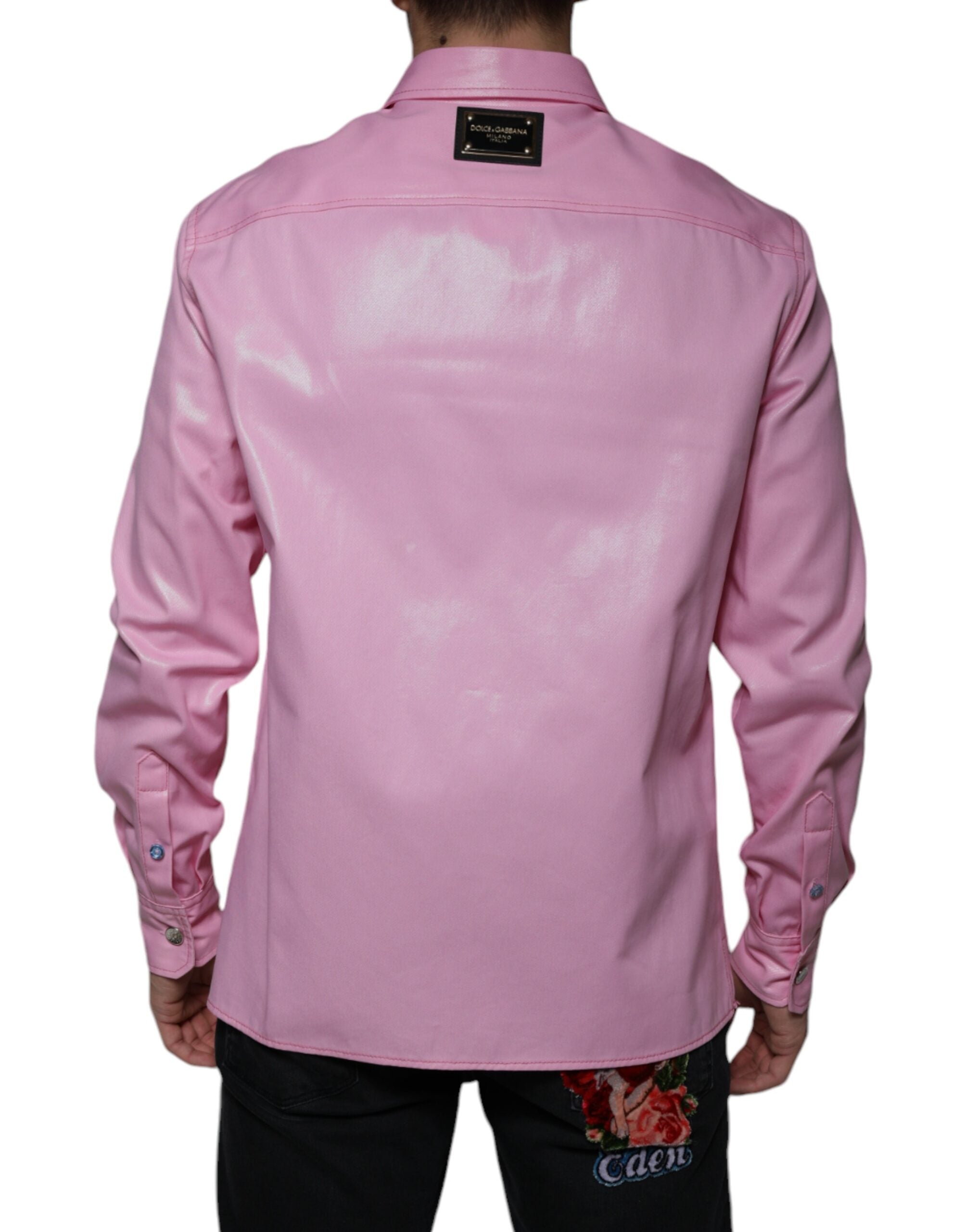 Chemise rose en coton avec col et boutons de Dolce & Gabbana, vue détaillée du devant.