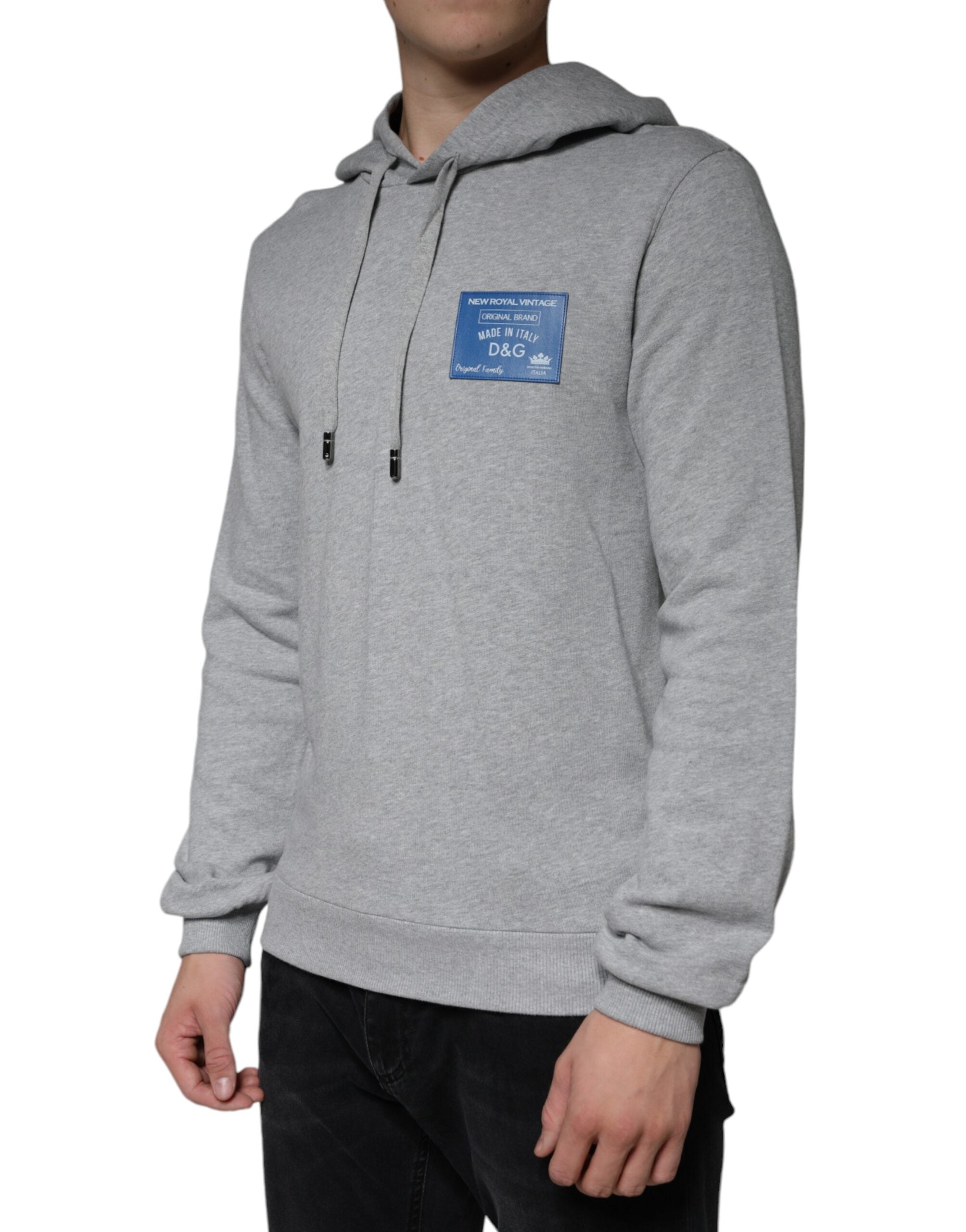 Sweat à capuche en coton gris Dolce & Gabbana avec logo, style décontracté et confort visible sur l'image.