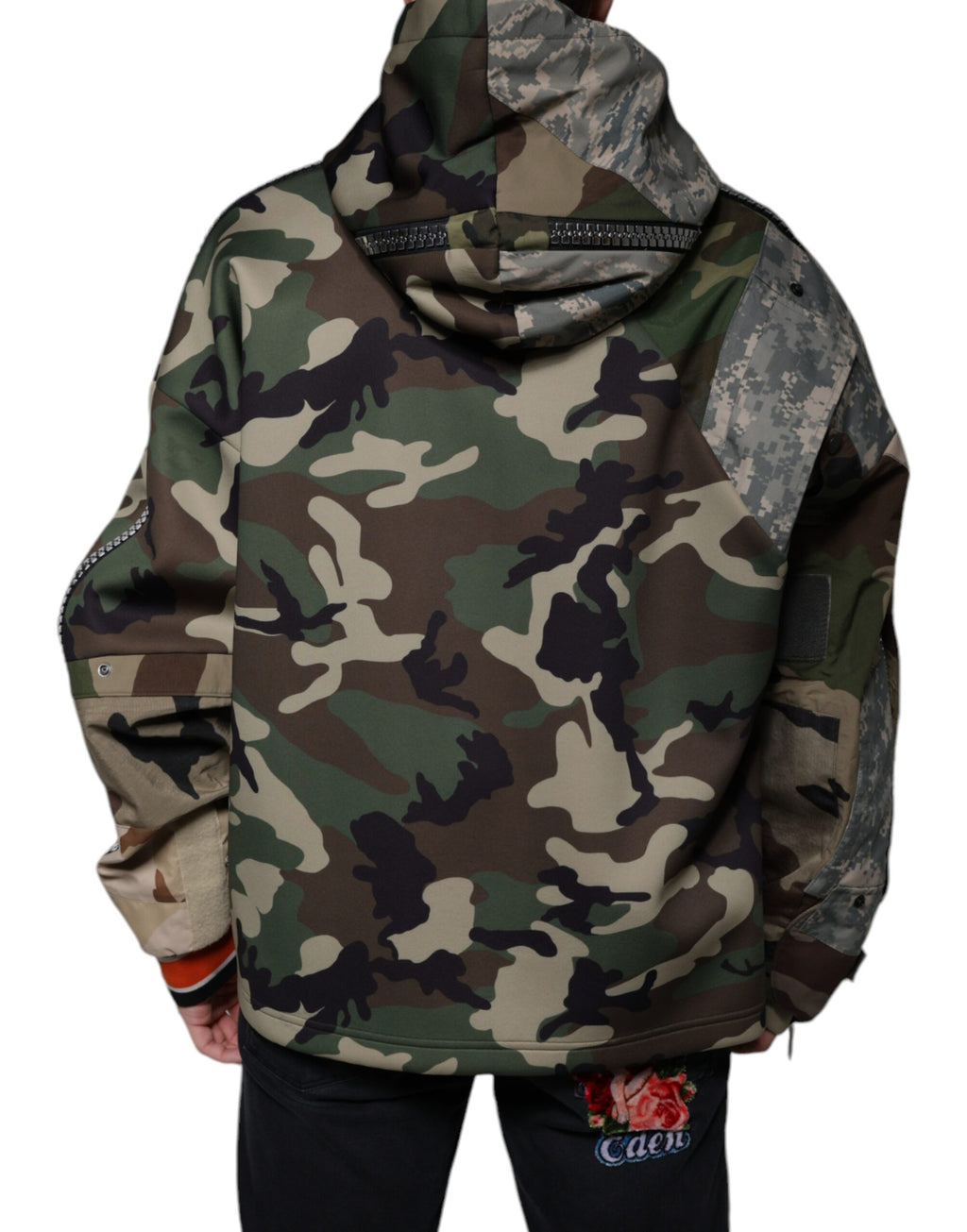 Sweat-shirt à capuche camouflage multicolore de Dolce & Gabbana, pull en coton avec motif coloré et logo de la marque.
