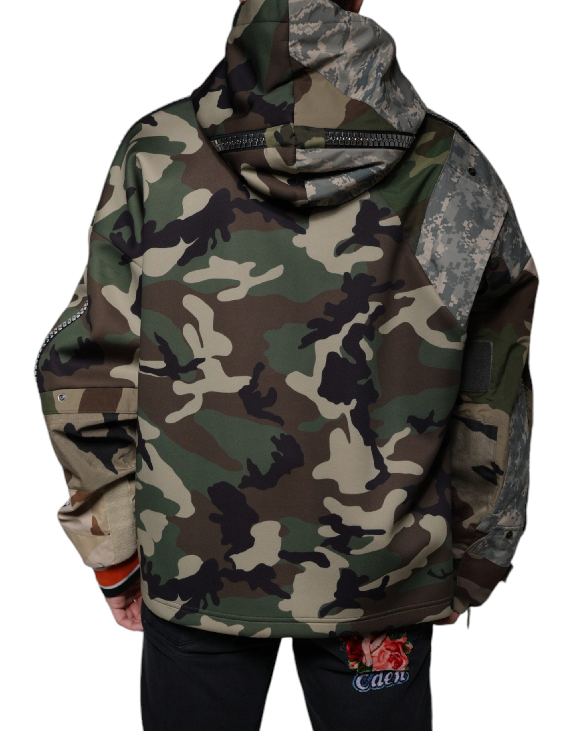 Sweat-shirt à capuche camouflage multicolore de Dolce & Gabbana, pull en coton avec motif coloré et logo de la marque.