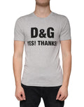 T-shirt à manches courtes gris Dolce & Gabbana avec logo imprimé, col rond, tissu doux et élégant.