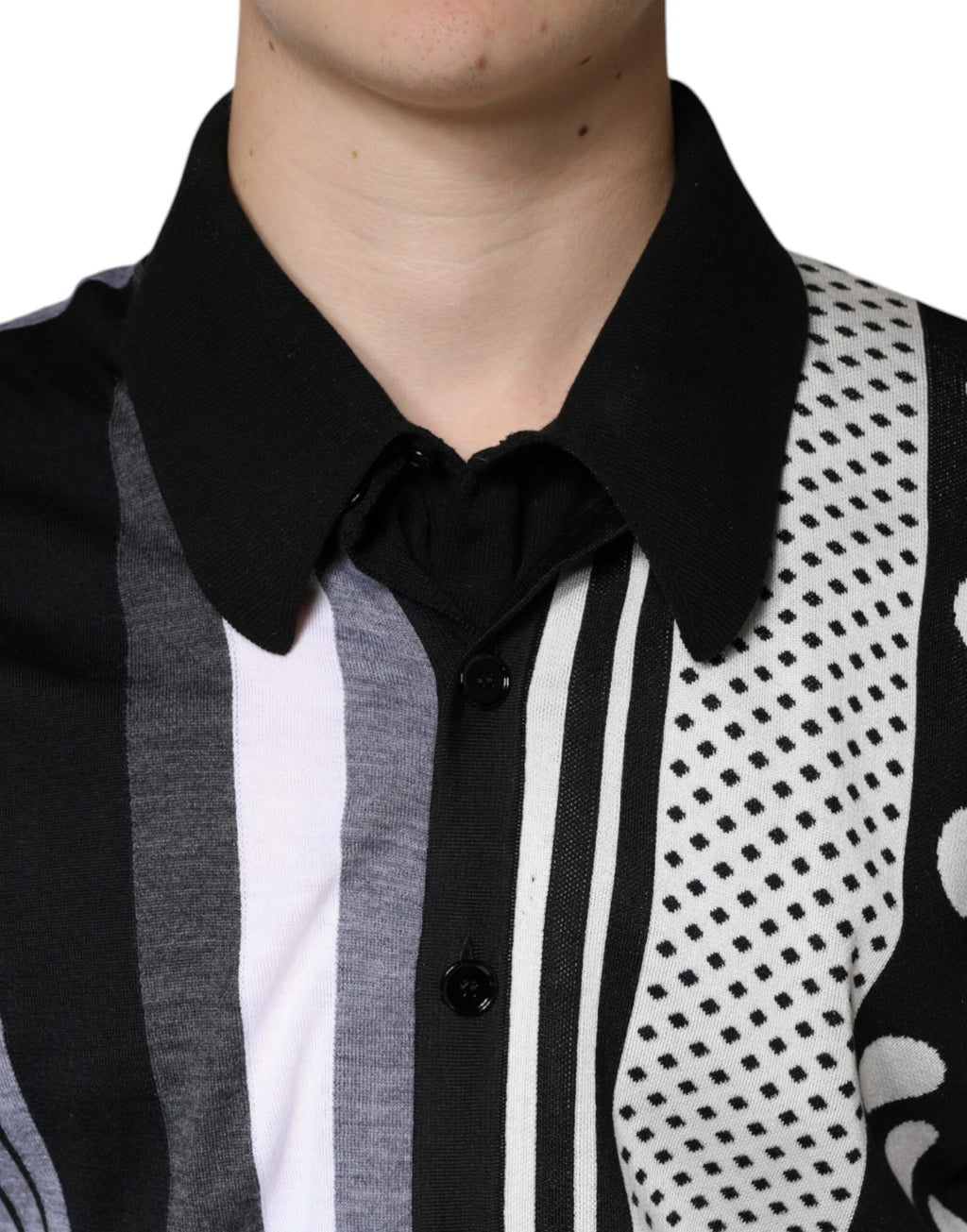 T-shirt polo noir et blanc avec pois à col Dolce & Gabbana, vue de face, en coton élégant.