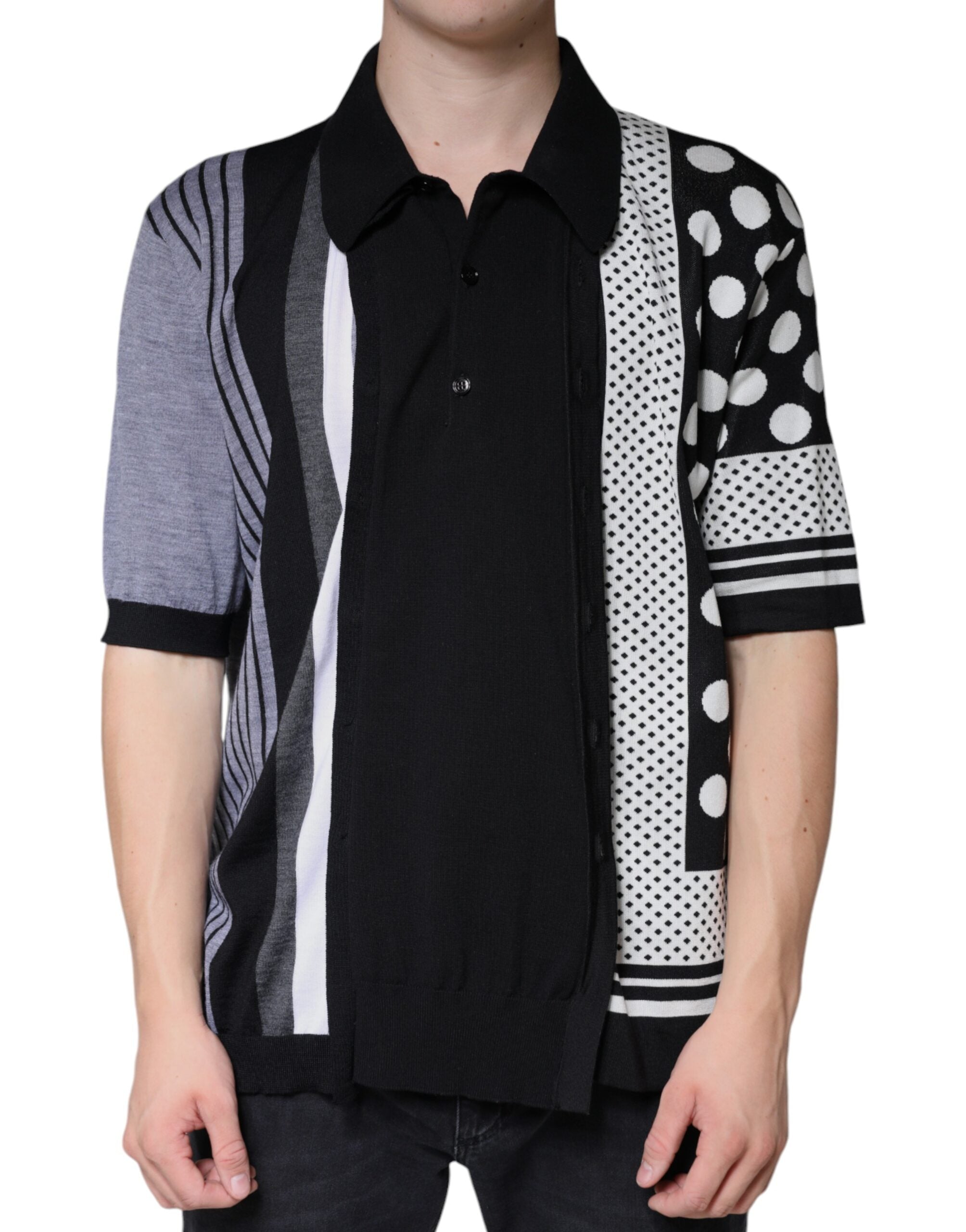 T-shirt polo Dolce & Gabbana à pois noirs et blancs avec col, vue de face, en tissu léger.