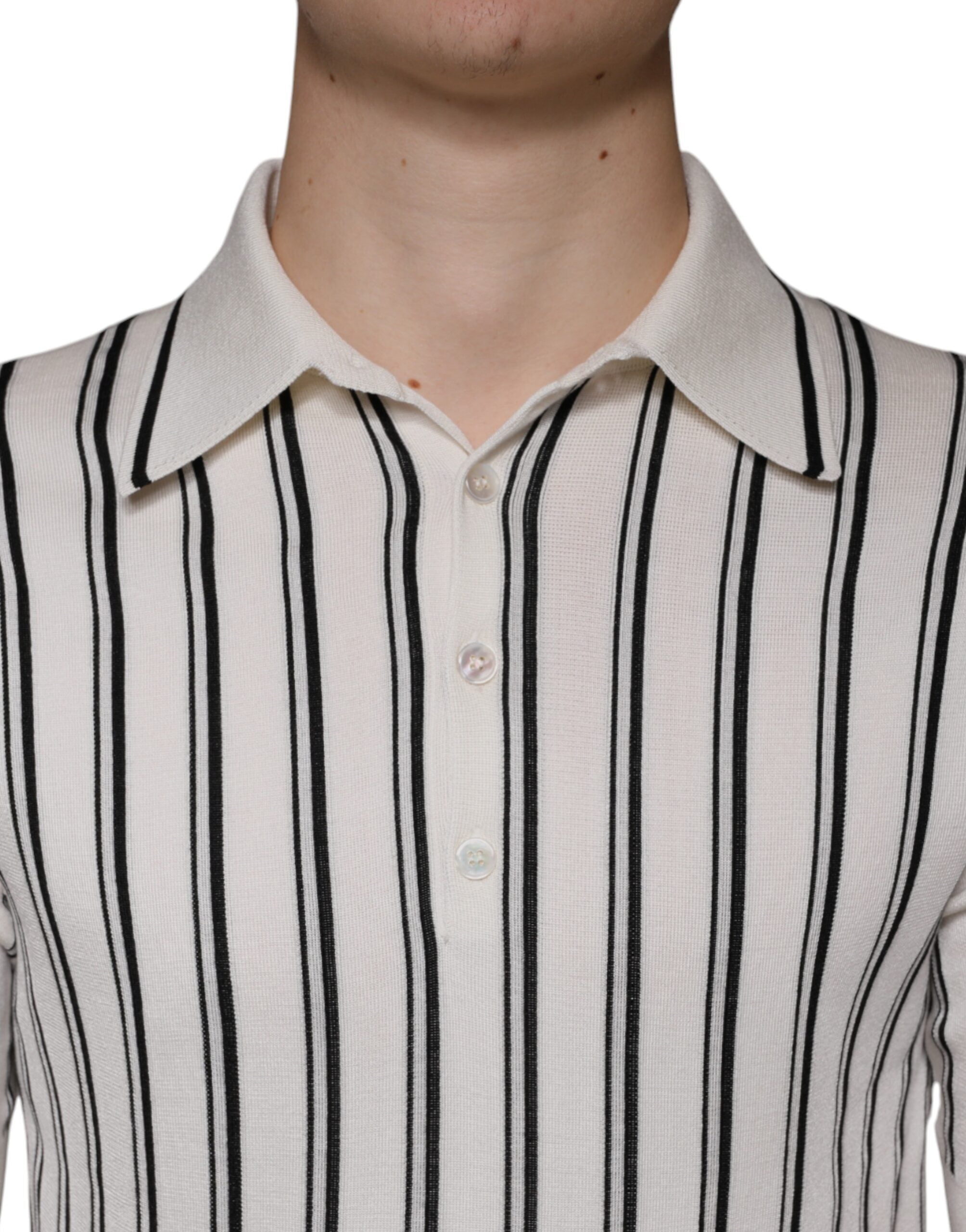 T-shirt polo à manches courtes Dolce & Gabbana blanc et noir avec rayures, style élégant et décontracté.