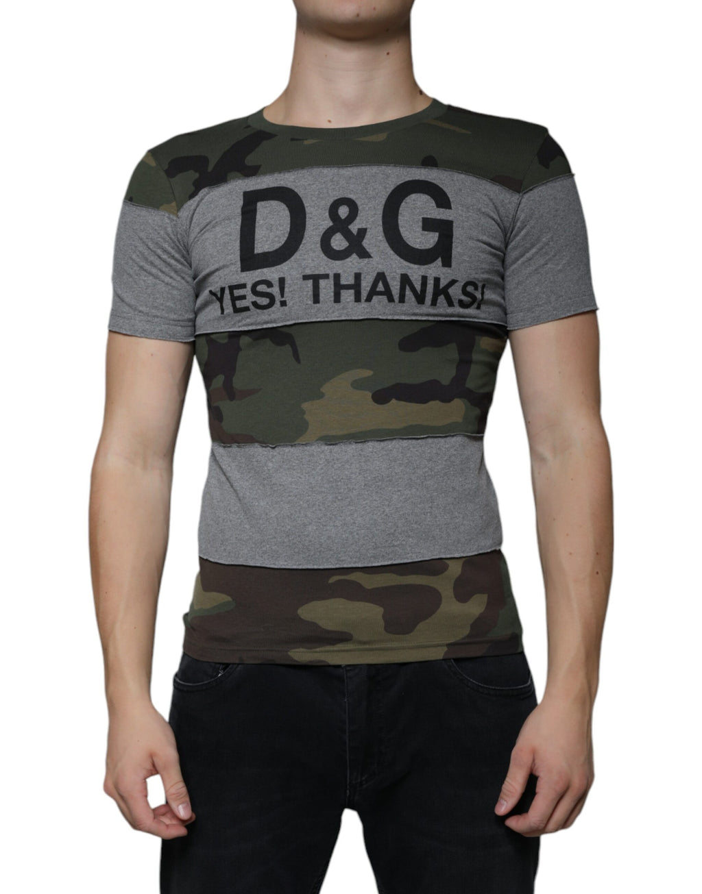 T-shirt à col rond Dolce & Gabbana en coton multicolore camouflage, affichant un motif imprimé coloré et un design décontracté.