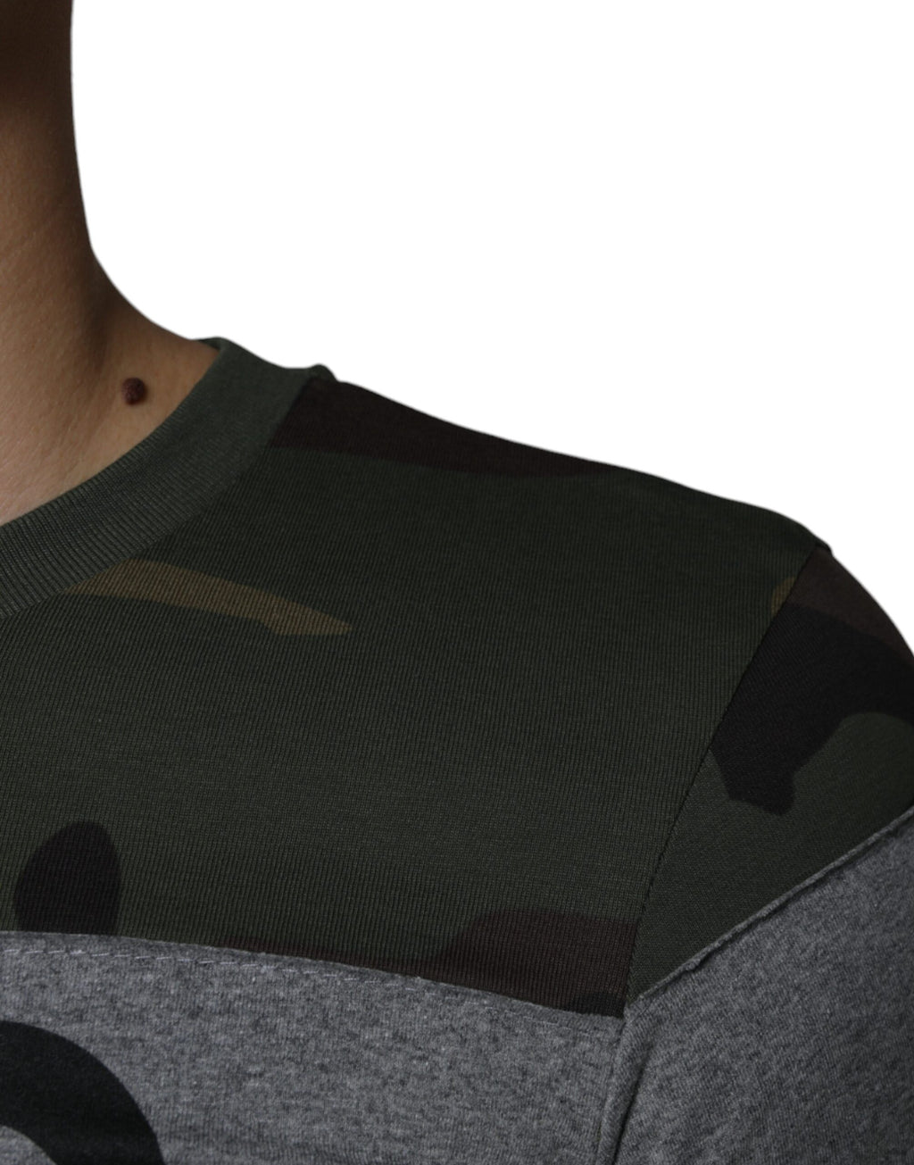 T-shirt à col rond Dolce & Gabbana en coton multicolore camouflage, motif tendance et style décontracté.