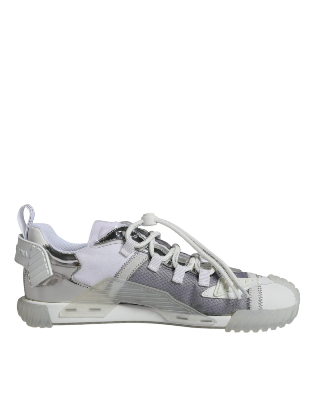 Chaussures sneakers basses blanches et argentées Dolce & Gabbana NS1, vue de profil avec détails de design élégants.