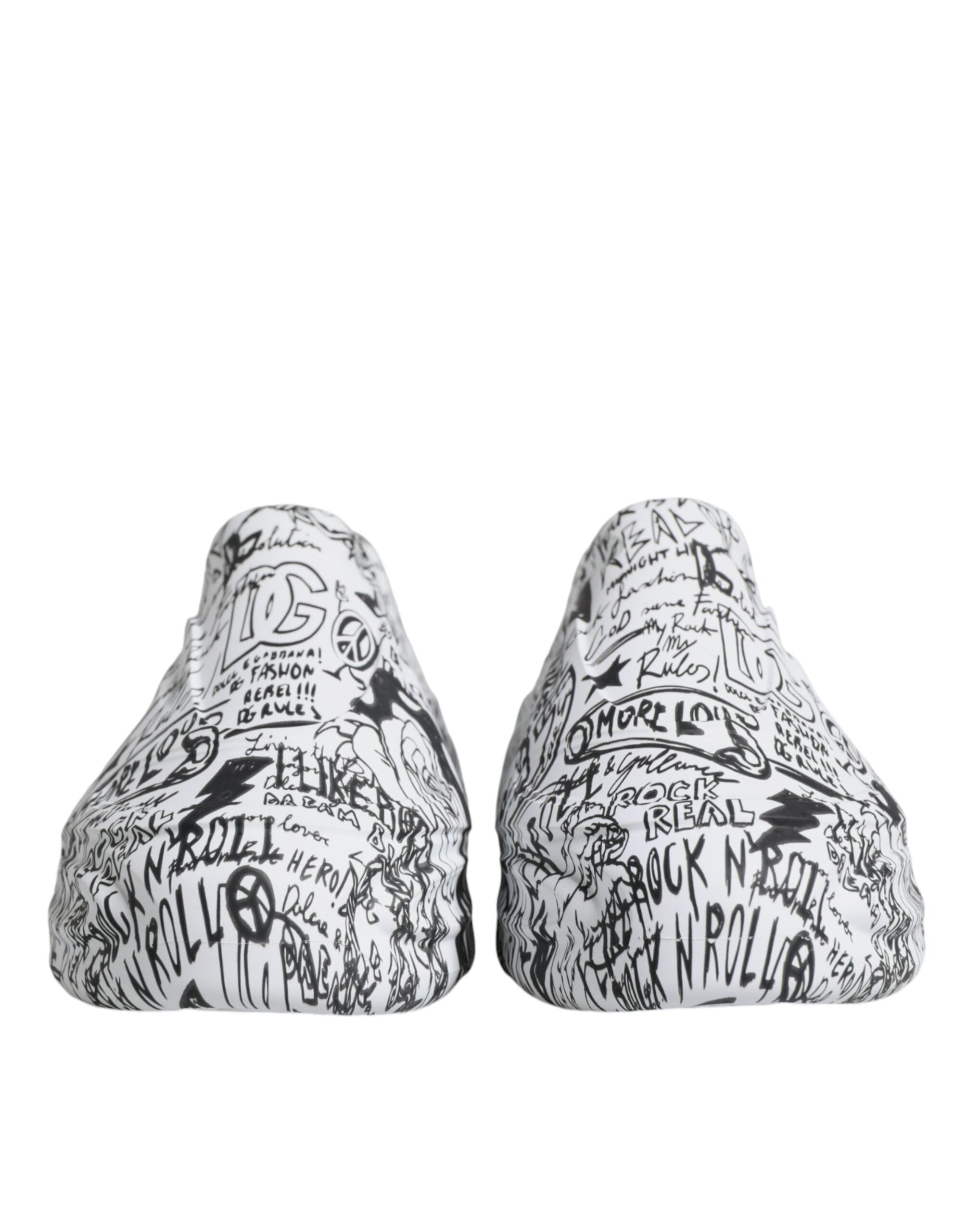 Chaussures sneakers Dolce & Gabbana Daymaster blanches et noires avec graffiti, style décontracté et tendance.