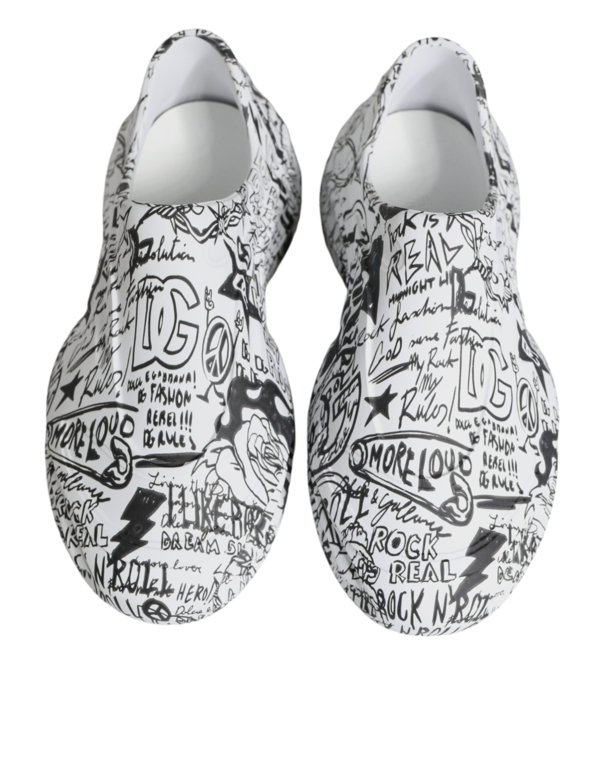 Sneakers Dolce & Gabbana Daymaster en blanc et noir avec motif graffiti, chaussures de sport élégantes et modernes.