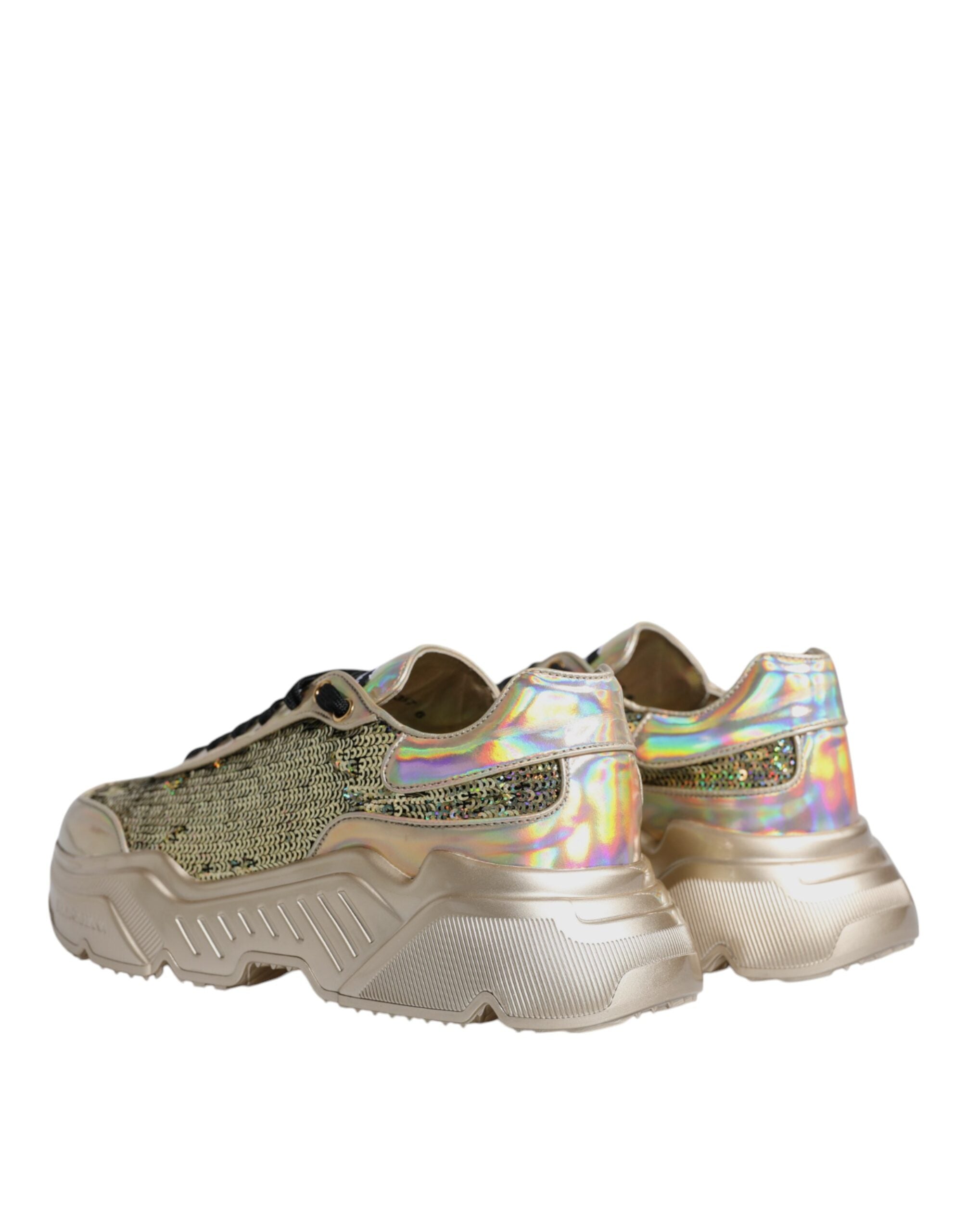 Chaussures sneakers Dolce & Gabbana Daymaster à sequins dorés et iridescents, style éclatant et moderne.