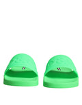 Sandales en cuir vert Dolce & Gabbana, chaussures de plage élégantes, vue des sandales en gros plan.