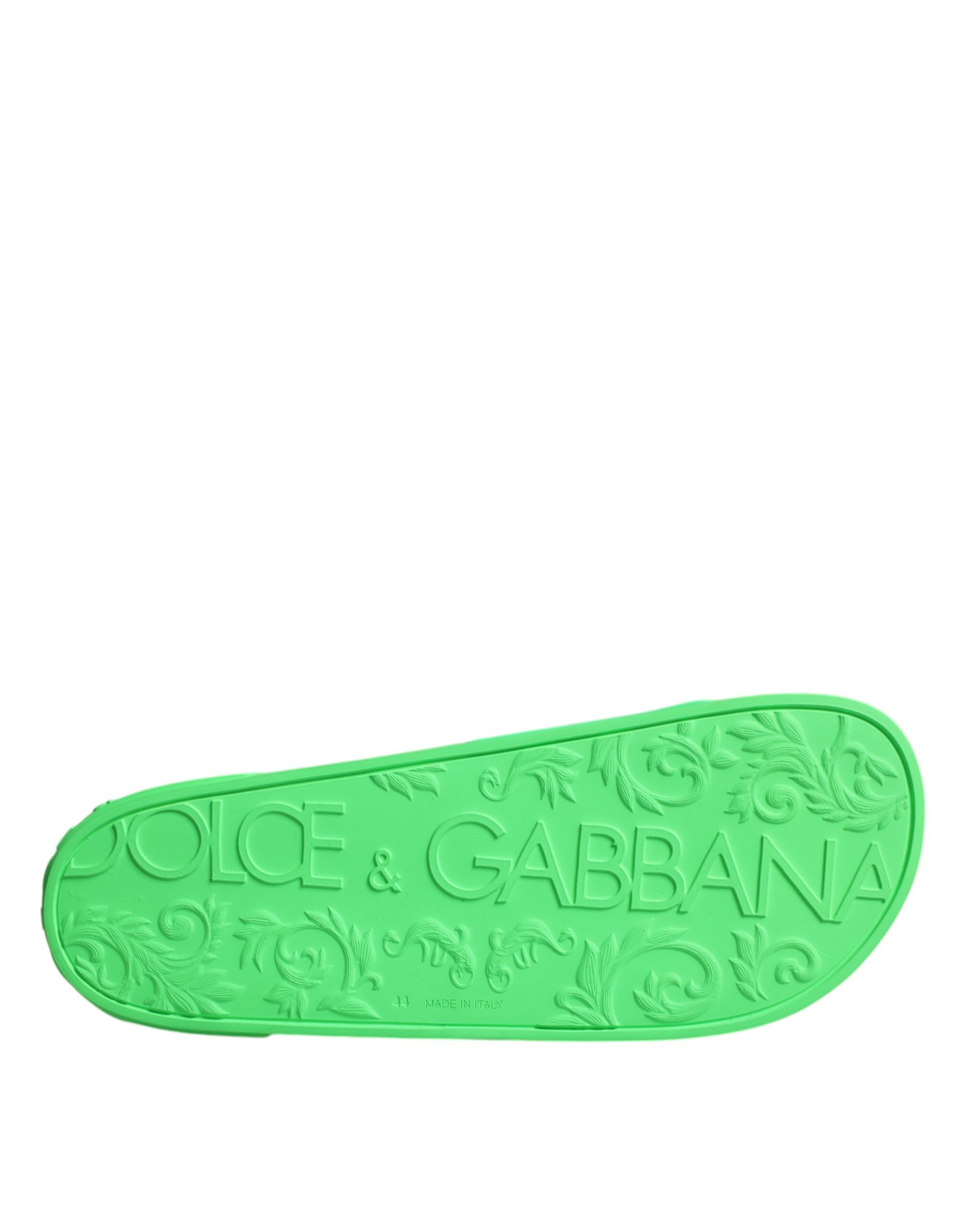 Sandales en cuir vert Dolce & Gabbana, chaussures de plage élégantes avec semelle confortable, visibles en gros plan.