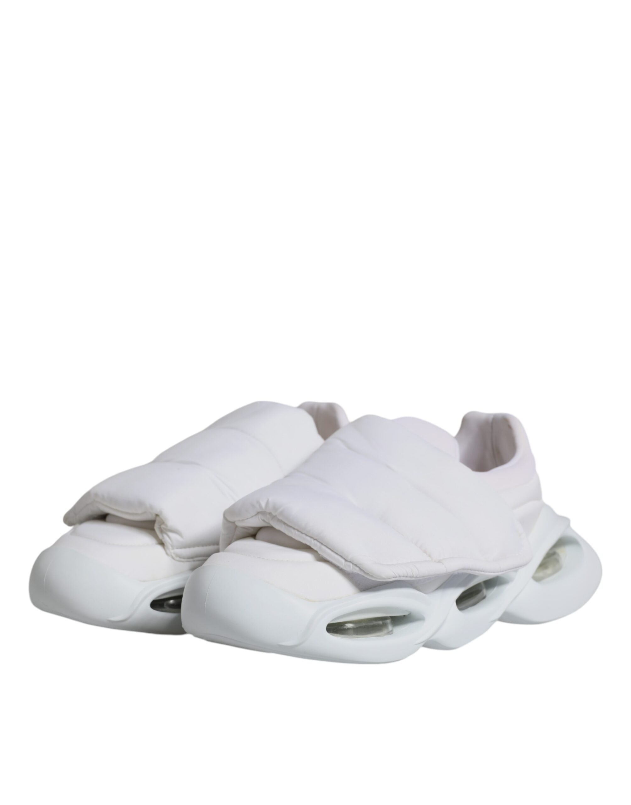 Chaussures basses blanches Dolce & Gabbana en tissu rembourré, sneakers élégants pour un look tendance.