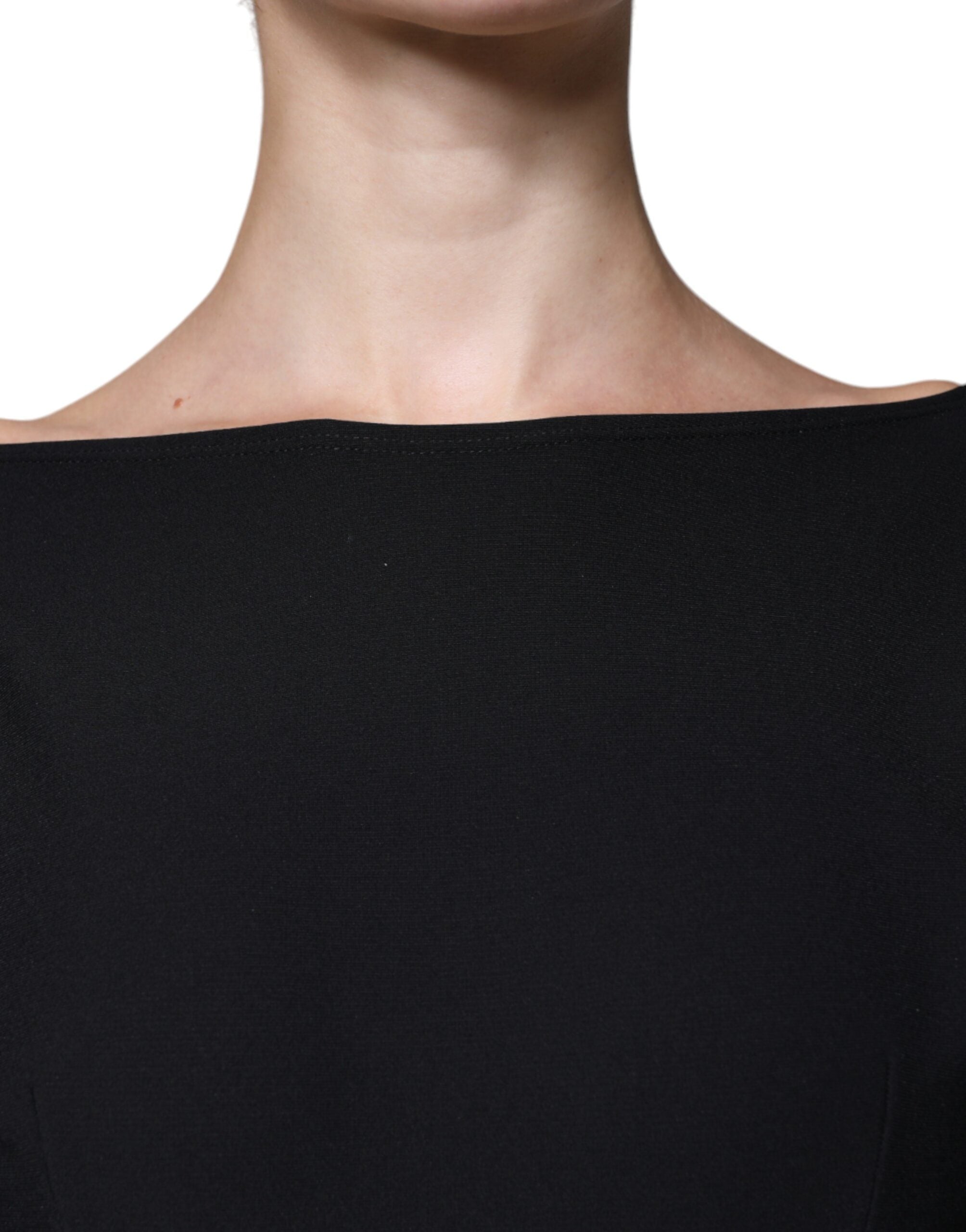 Robe courte noire en viscose avec découpes et manches longues de la marque Dolce & Gabbana, coupe en ligne A.