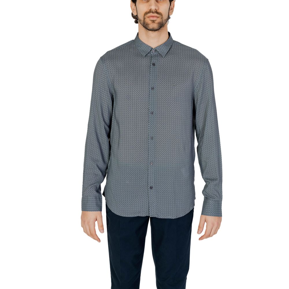 Chemise grise en viscose avec motif Armani Exchange, col classique et manches longues, élégante et confortable.