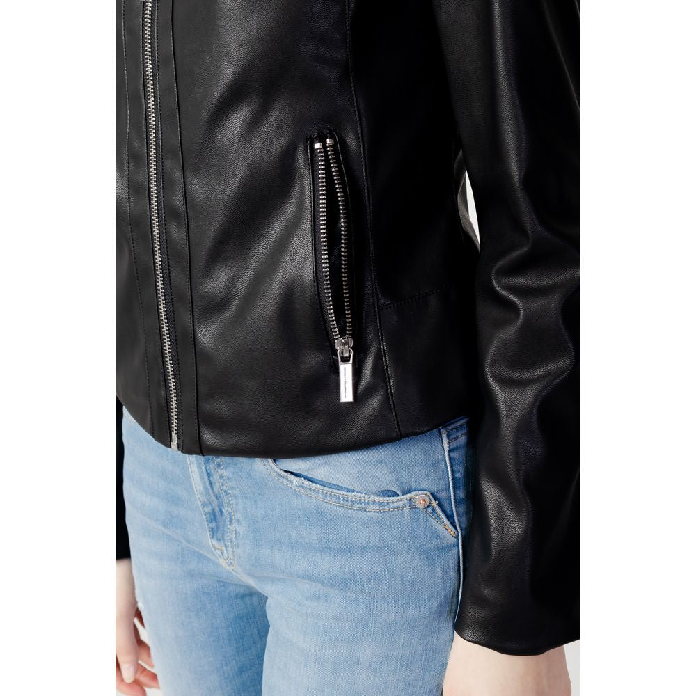 Veste en polyester noir Armani Exchange avec détails en cuir, style moderne et coupe ajustée, vue de face.