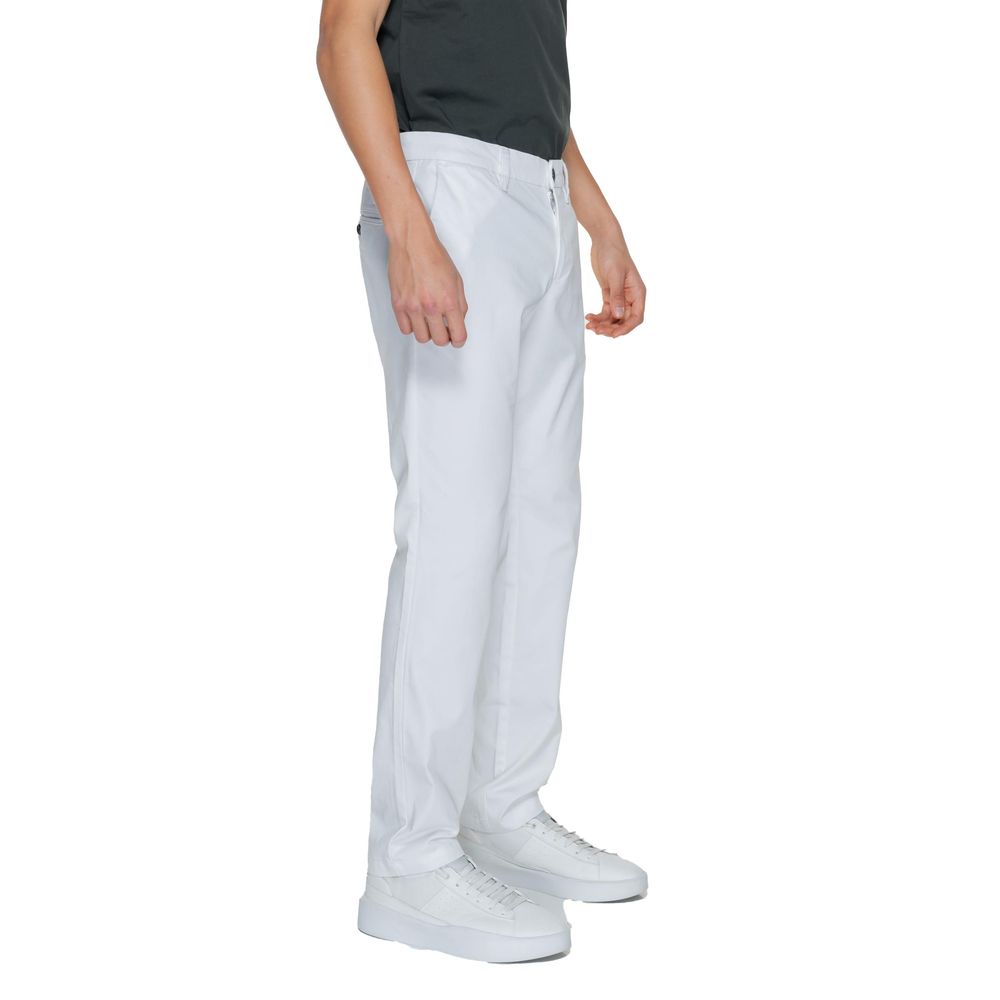 Pantalon décontracté en coton blanc Armani Exchange, style casual avec coupe droite et ceinture ajustable.