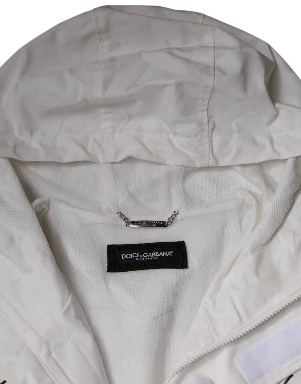 Veste parka blanche à capuche Dolce & Gabbana en polyester, trench coat élégant avec détails modernes.