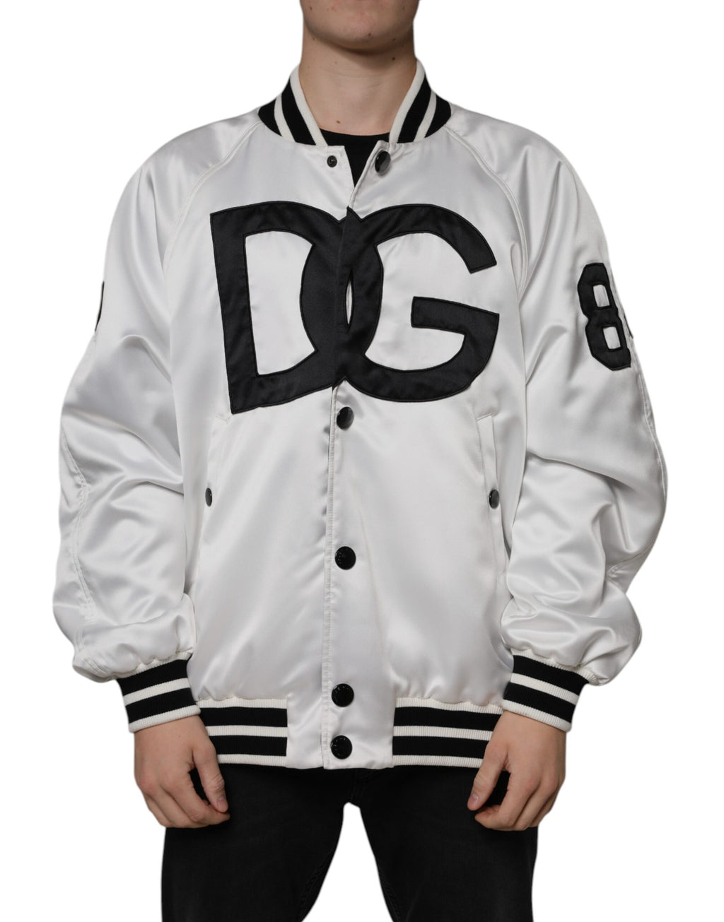 Veste bomber blanche en polyester avec logo Dolce & Gabbana, fermeture éclair pleine longueur, style décontracté et moderne.