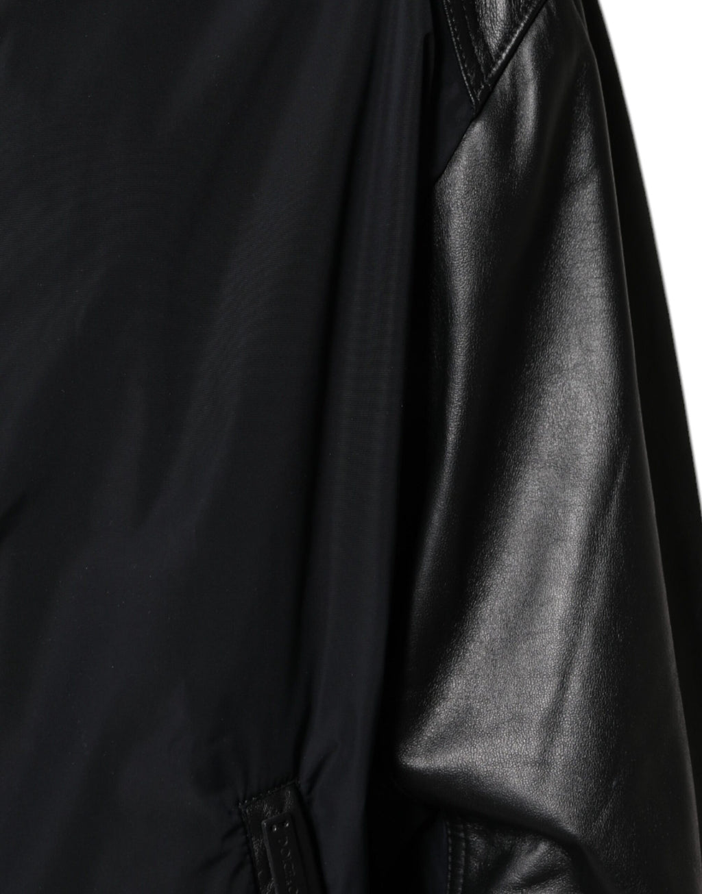 Veste bomber noire à capuche Dolce & Gabbana pour homme, fermeture éclair complète, style décontracté et moderne.