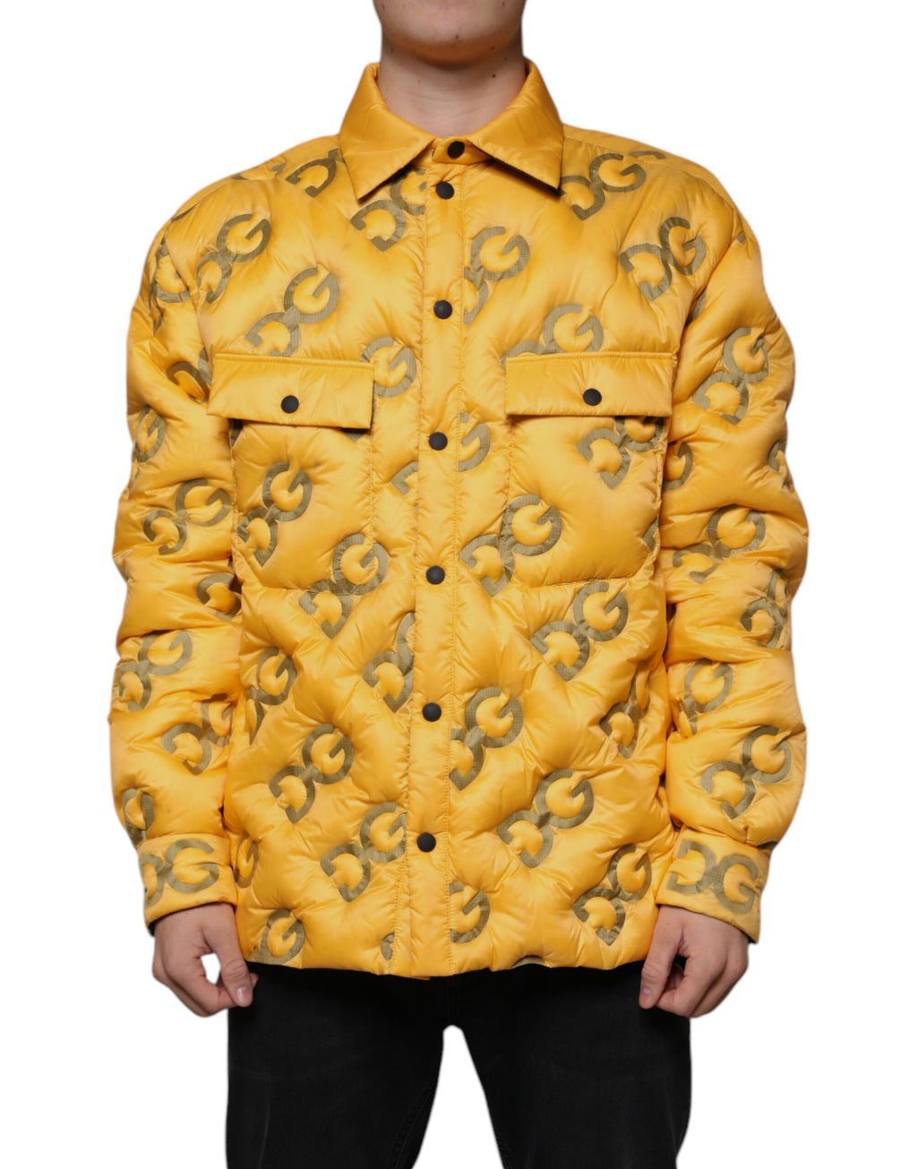 Veste matelassée jaune Dolce & Gabbana avec logo, boutons et design élégant, vue de face sur fond neutre.