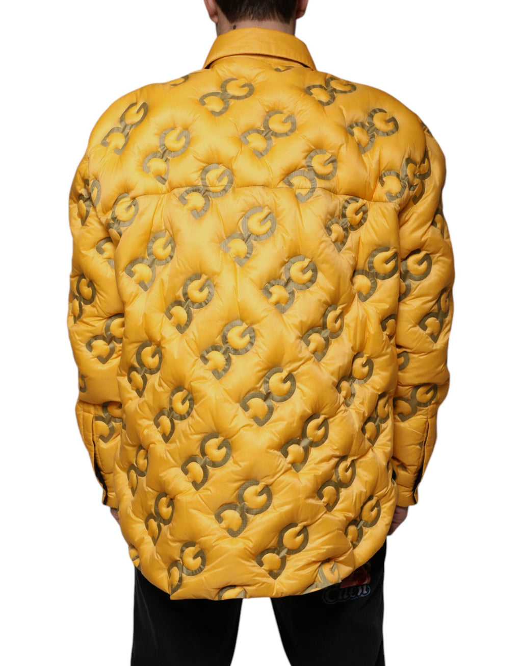 Veste matelassée jaune Dolce & Gabbana avec logo, boutons et col montant, style élégant et tendance pour femme.