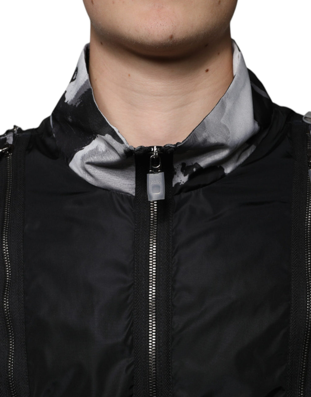 Veste bomber noire en nylon pour homme de Dolce & Gabbana avec fermeture éclair complète, style élégant et décontracté.