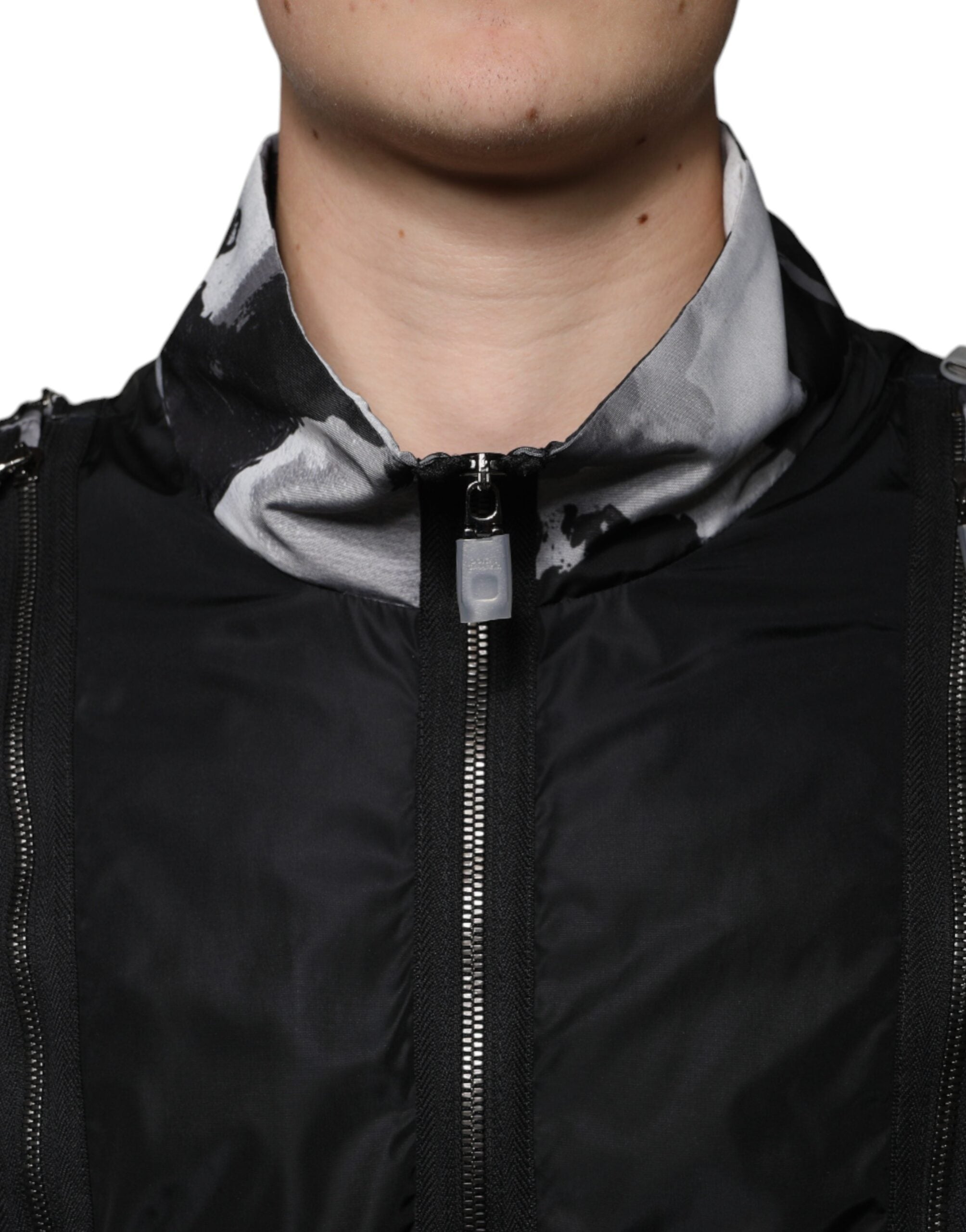 Veste bomber noire en nylon pour homme de Dolce & Gabbana avec fermeture éclair complète, style élégant et décontracté.
